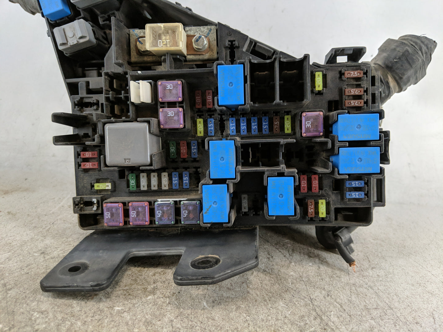 2010-2014 Subaru Legacy Fusebox Fuse Box Panel Relay Module Fits Fits 2010 2011 2012 2013 2014 OEM Used Auto Parts - Oemused