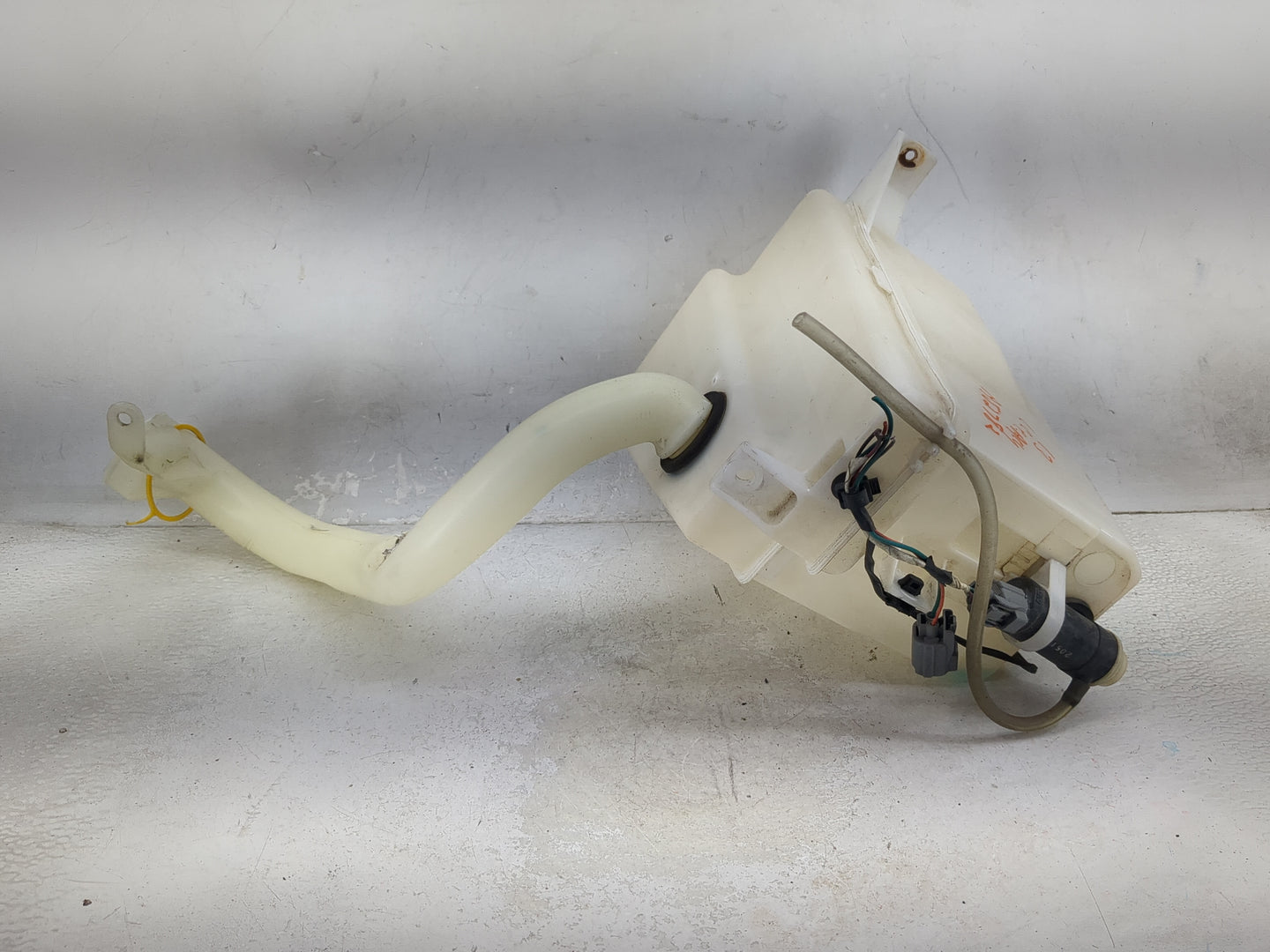 2010-2014 Subaru Legacy Windshield Washer Fluid Reservoir Bottle Oem 1473920 - Oemusedautoparts1.com