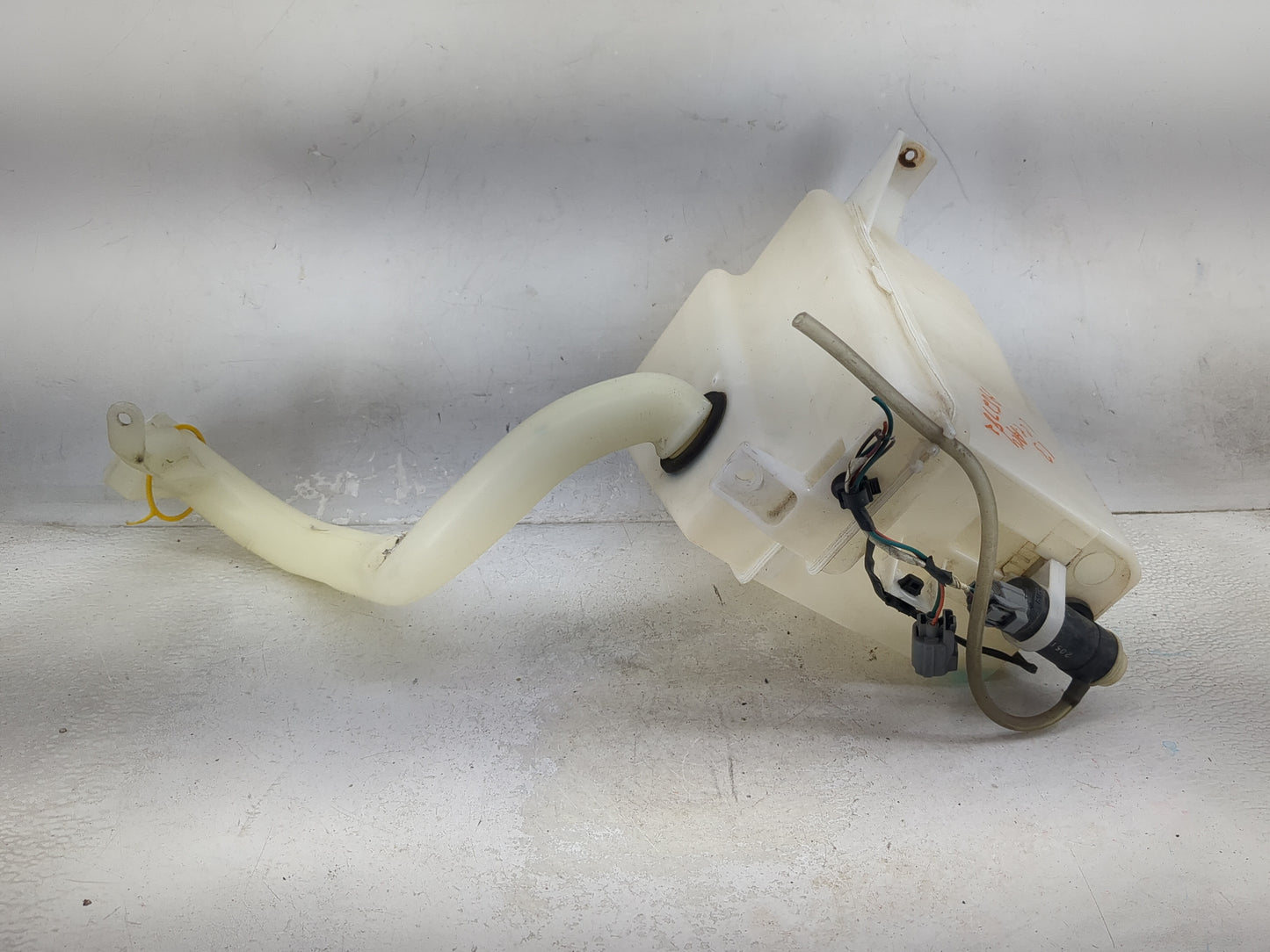 2010-2014 Subaru Legacy Windshield Washer Fluid Reservoir Bottle Oem 1473920 - Oemusedautoparts1.com