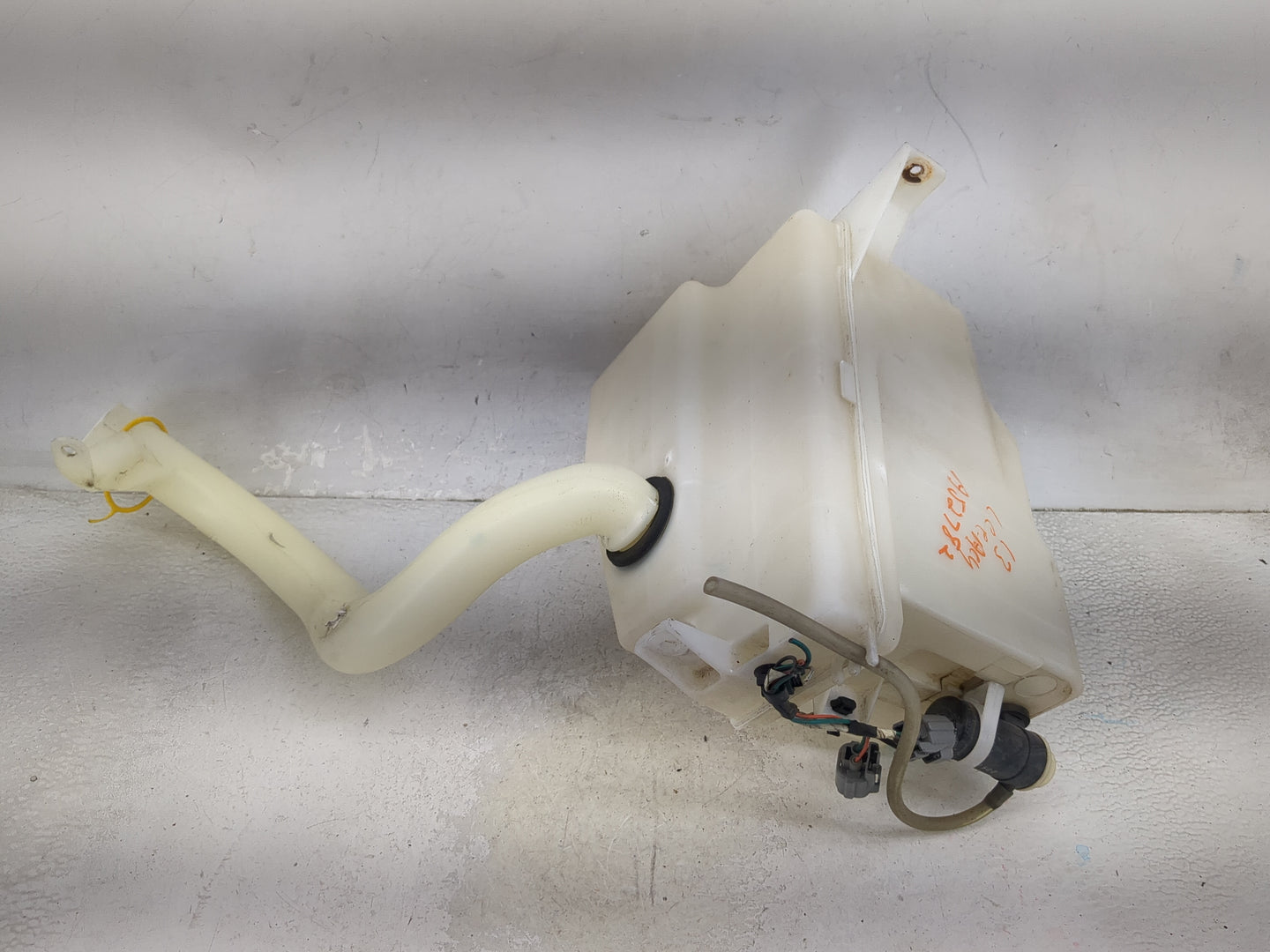 2010-2014 Subaru Legacy Windshield Washer Fluid Reservoir Bottle Oem 1473920 - Oemusedautoparts1.com