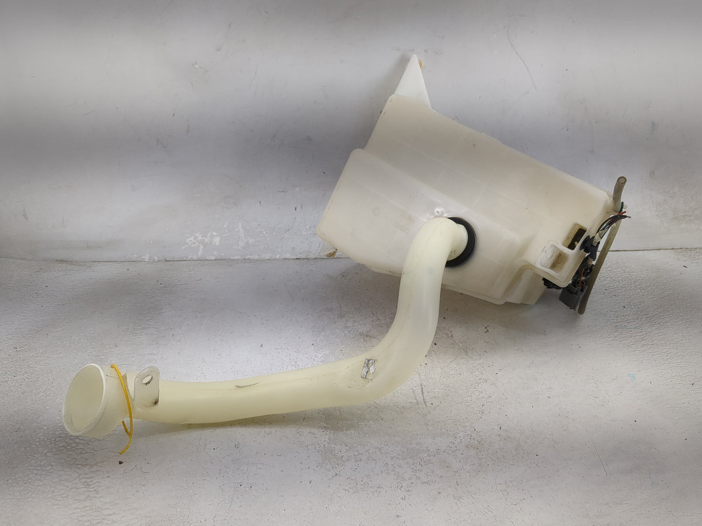 2010-2014 Subaru Legacy Windshield Washer Fluid Reservoir Bottle Oem 1473920 - Oemusedautoparts1.com