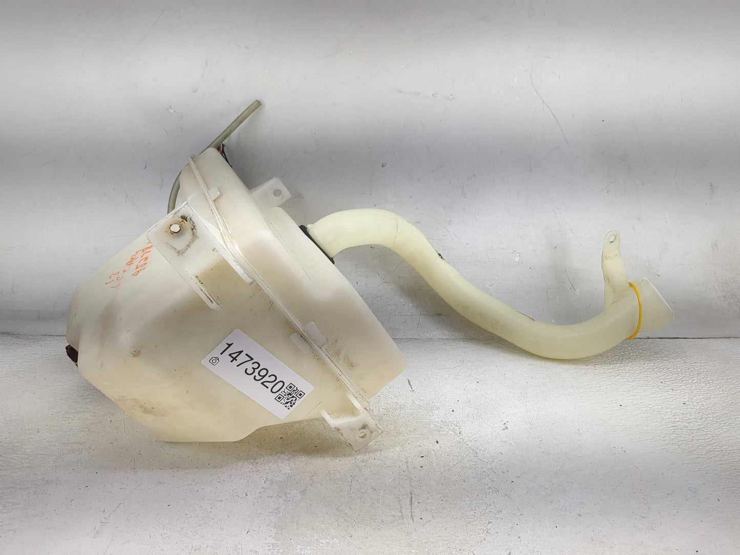2010-2014 Subaru Legacy Windshield Washer Fluid Reservoir Bottle Oem 1473920 - Oemusedautoparts1.com