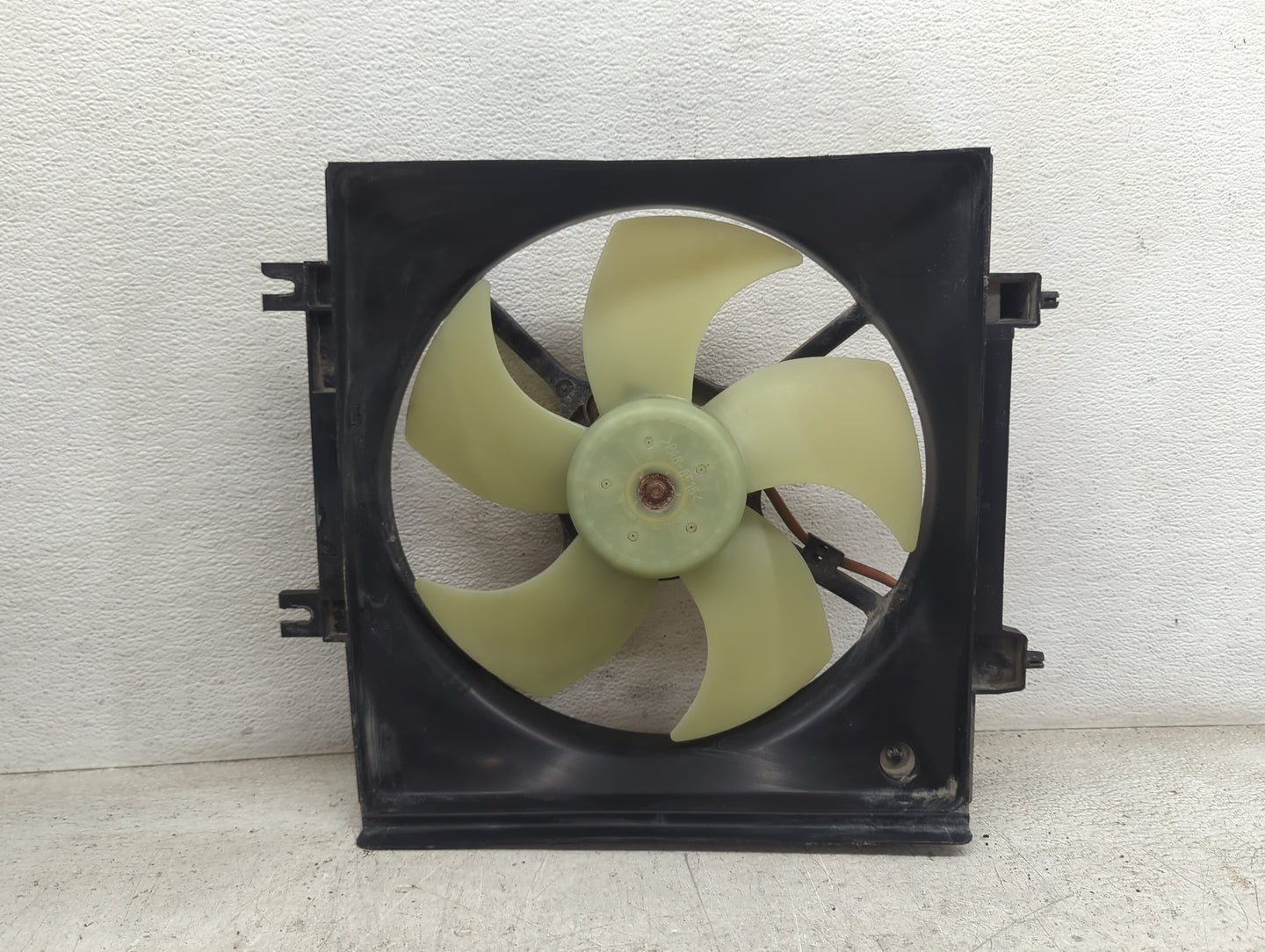 2005-2014 Subaru Legacy Electric Radiator Cooling Fan Motor Assembly P/N:12221221 9212000G34 Fits OEM Used Auto Parts - Oemu