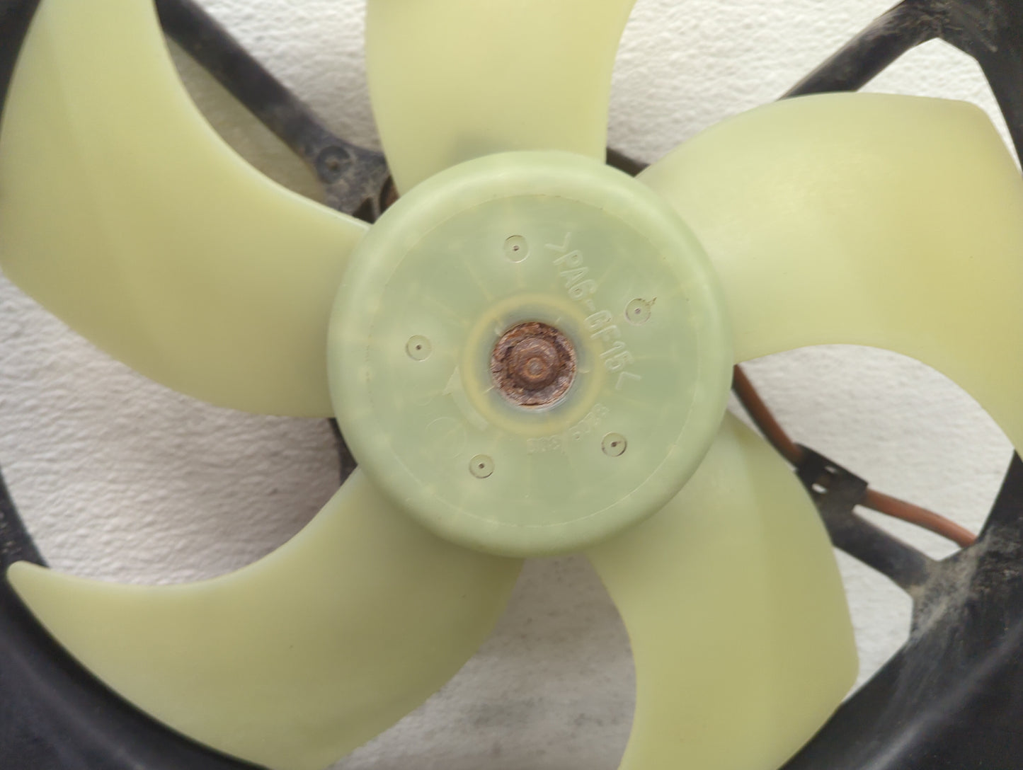 2005-2014 Subaru Legacy Electric Radiator Cooling Fan Motor Assembly P/N:12221221 9212000G34 Fits OEM Used Auto Parts - Oemu