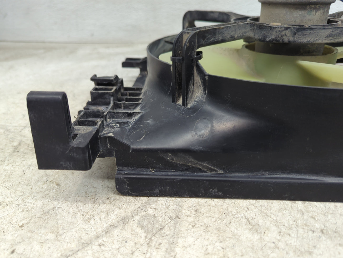 2005-2014 Subaru Legacy Left Radiator Fan Motor Assembly 1486783 - Oemusedautoparts1.com