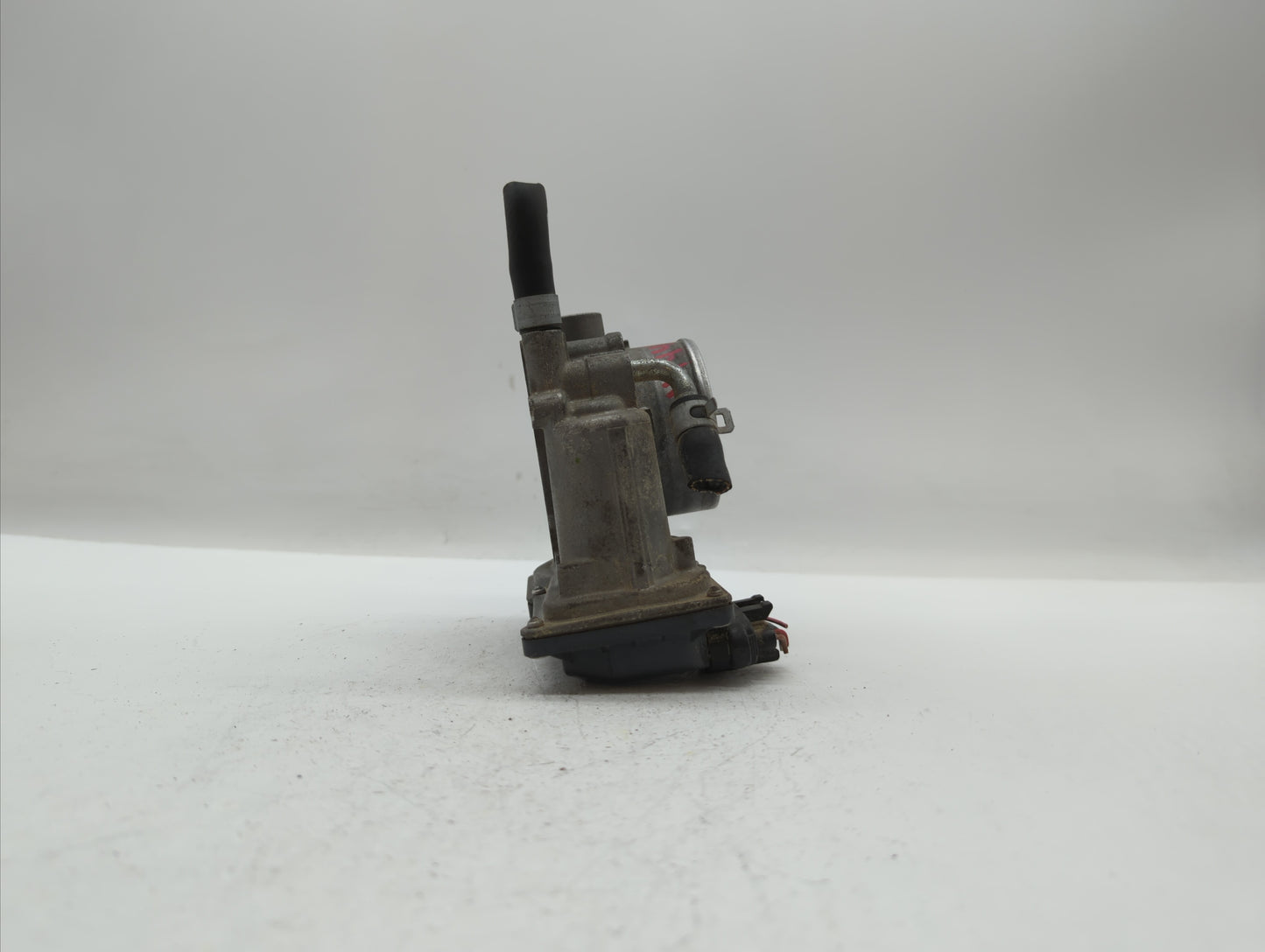 2013-2019 Subaru Legacy Throttle Body P/N:16112AA38A Fits Fits 2013 2014 2015 2016 2017 2018 2019 OEM Used Auto Parts - Oemu