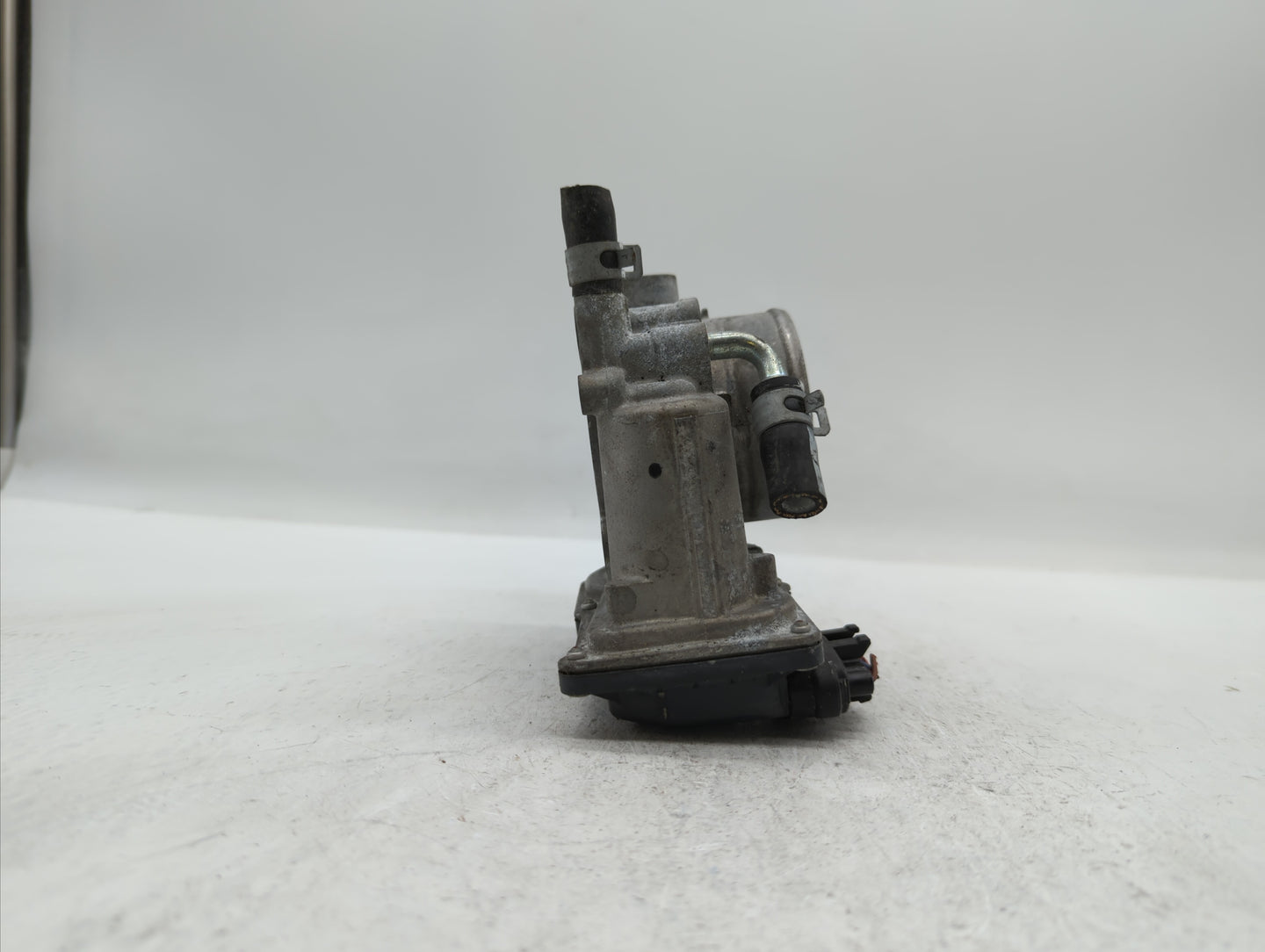 2013-2019 Subaru Legacy Throttle Body P/N:16112AA38A Fits Fits 2013 2014 2015 2016 2017 2018 2019 OEM Used Auto Parts - Oemu