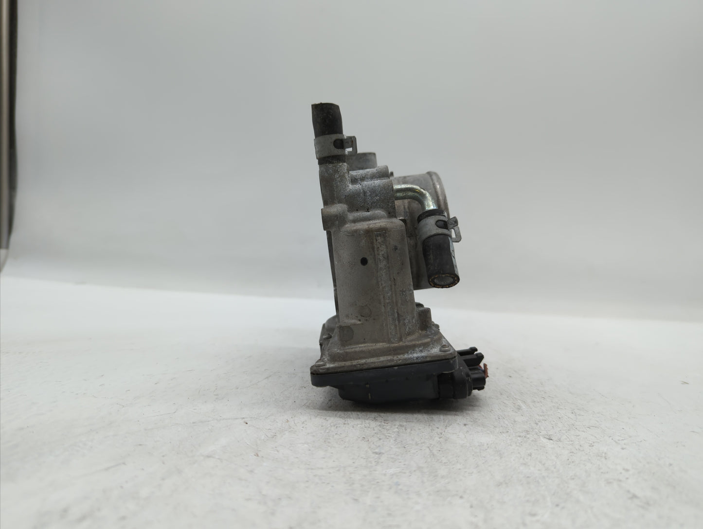2013-2019 Subaru Legacy Throttle Body P/N:16112AA38A Fits Fits 2013 2014 2015 2016 2017 2018 2019 OEM Used Auto Parts - Oemu