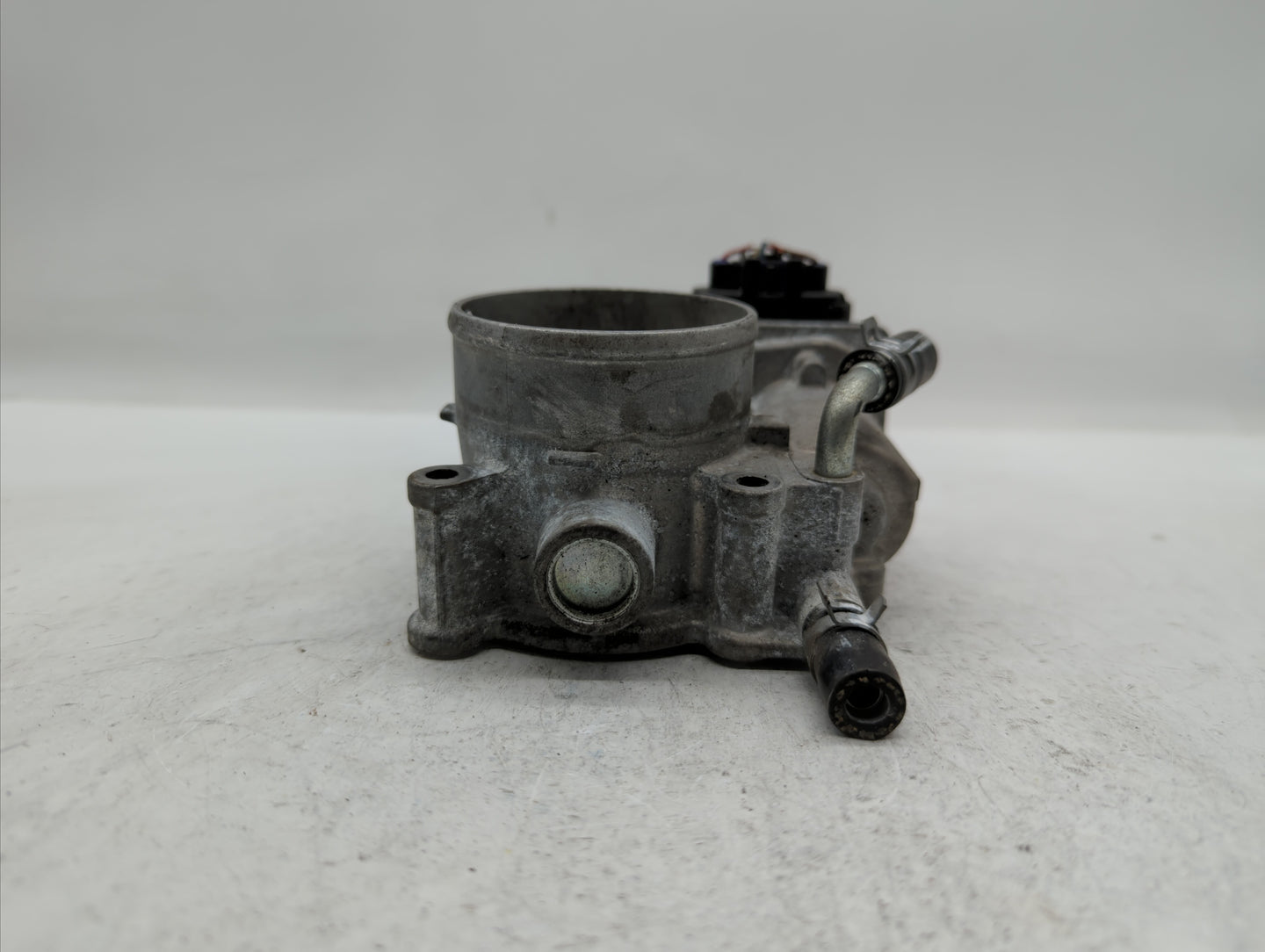 2013-2019 Subaru Legacy Throttle Body P/N:16112AA38A Fits Fits 2013 2014 2015 2016 2017 2018 2019 OEM Used Auto Parts - Oemu