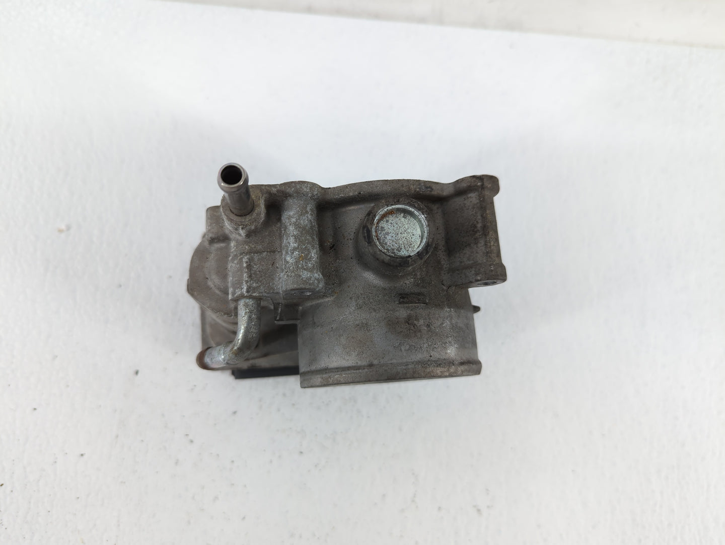 2013-2019 Subaru Legacy Throttle Body P/N:16112AA38A Fits Fits 2013 2014 2015 2016 2017 2018 2019 OEM Used Auto Parts - Oemu