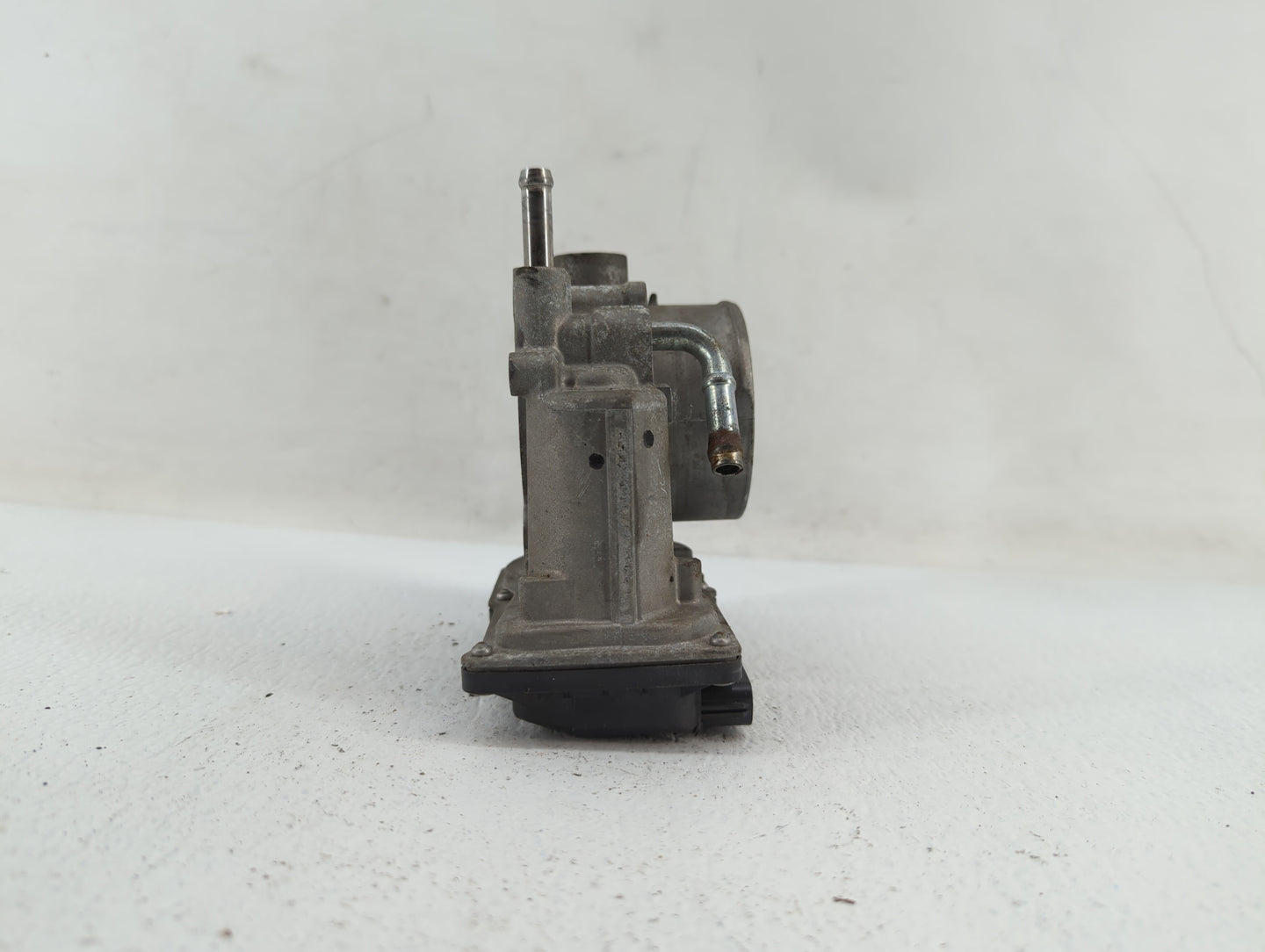 2013-2019 Subaru Legacy Throttle Body P/N:16112AA38A Fits Fits 2013 2014 2015 2016 2017 2018 2019 OEM Used Auto Parts - Oemu