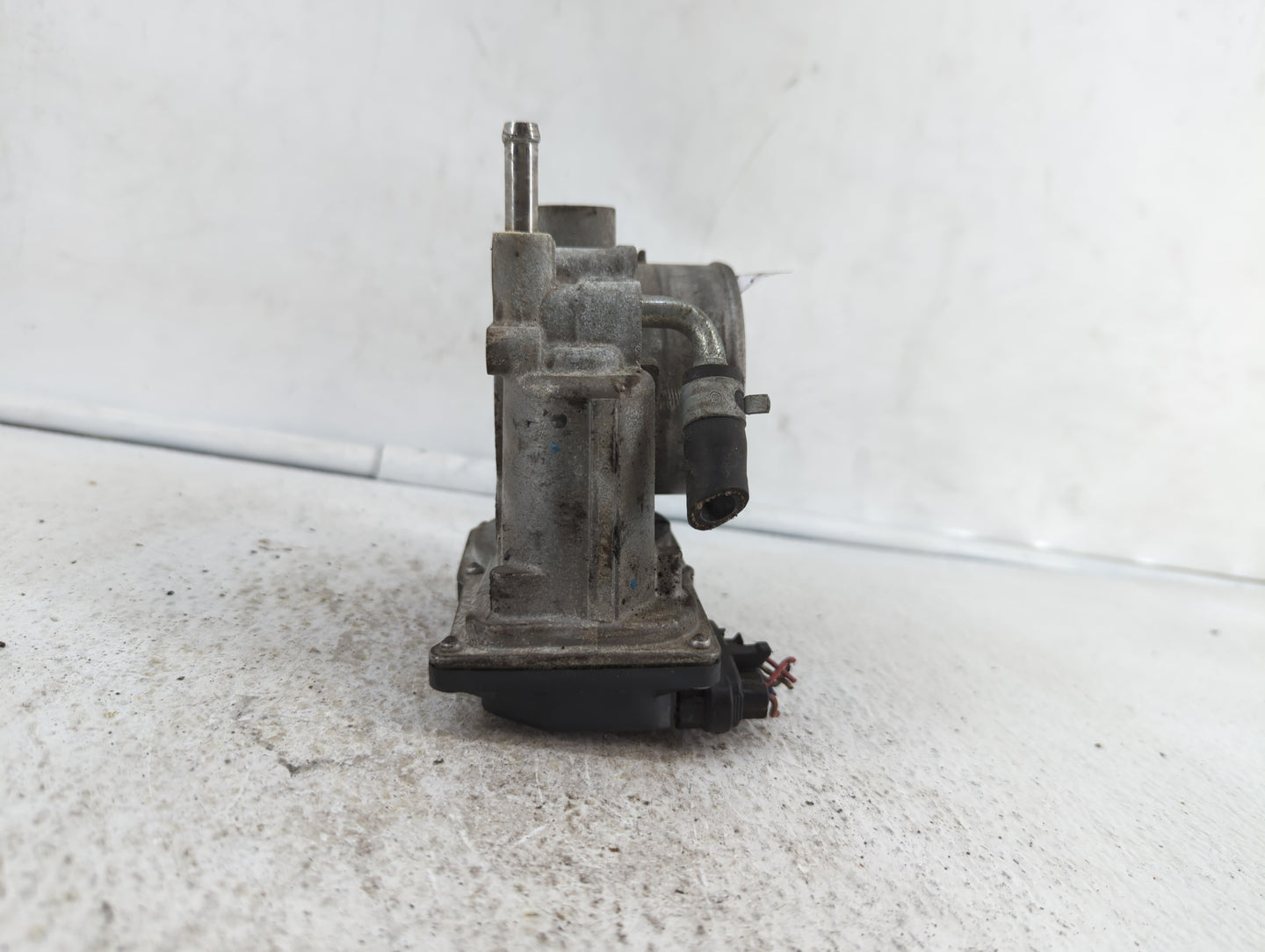 2013-2019 Subaru Legacy Throttle Body P/N:16112AA38A Fits Fits 2013 2014 2015 2016 2017 2018 2019 OEM Used Auto Parts - Oemu