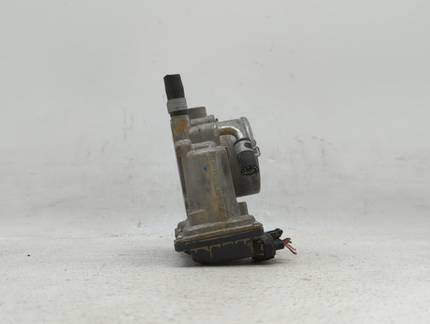 2013-2019 Subaru Legacy Throttle Body P/N:16112AA38A Fits Fits 2013 2014 2015 2016 2017 2018 2019 OEM Used Auto Parts - Oemu