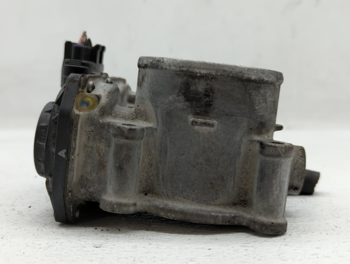 2013-2019 Subaru Legacy Throttle Body P/N:16112AA38A Fits Fits 2013 2014 2015 2016 2017 2018 2019 OEM Used Auto Parts - Oemu