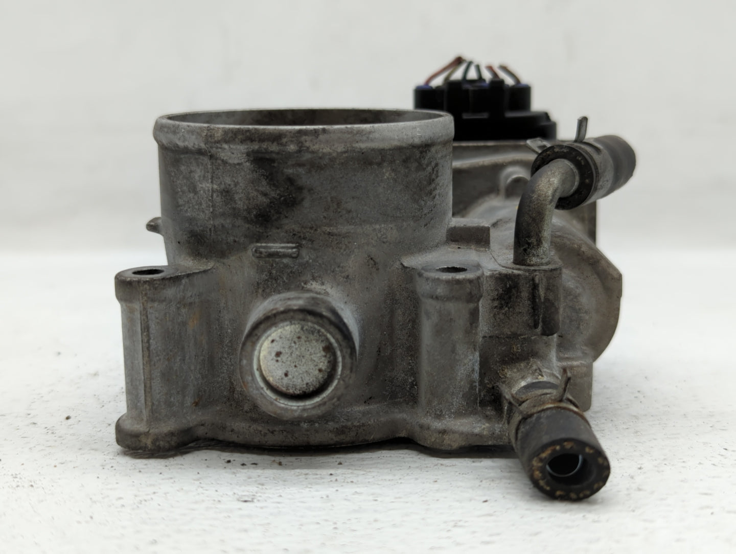 2013-2019 Subaru Legacy Throttle Body P/N:16112AA38A Fits Fits 2013 2014 2015 2016 2017 2018 2019 OEM Used Auto Parts - Oemu