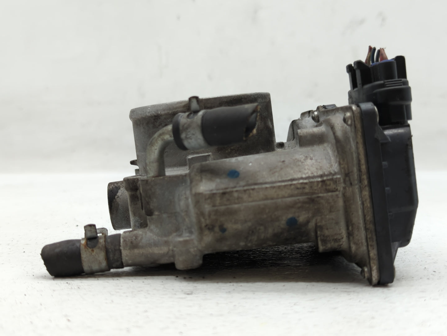 2013-2019 Subaru Legacy Throttle Body P/N:16112AA38A Fits Fits 2013 2014 2015 2016 2017 2018 2019 OEM Used Auto Parts - Oemu