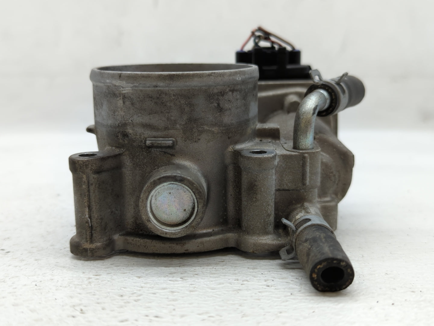 2013-2019 Subaru Legacy Throttle Body P/N:16112AA38A Fits Fits 2013 2014 2015 2016 2017 2018 2019 OEM Used Auto Parts - Oemu