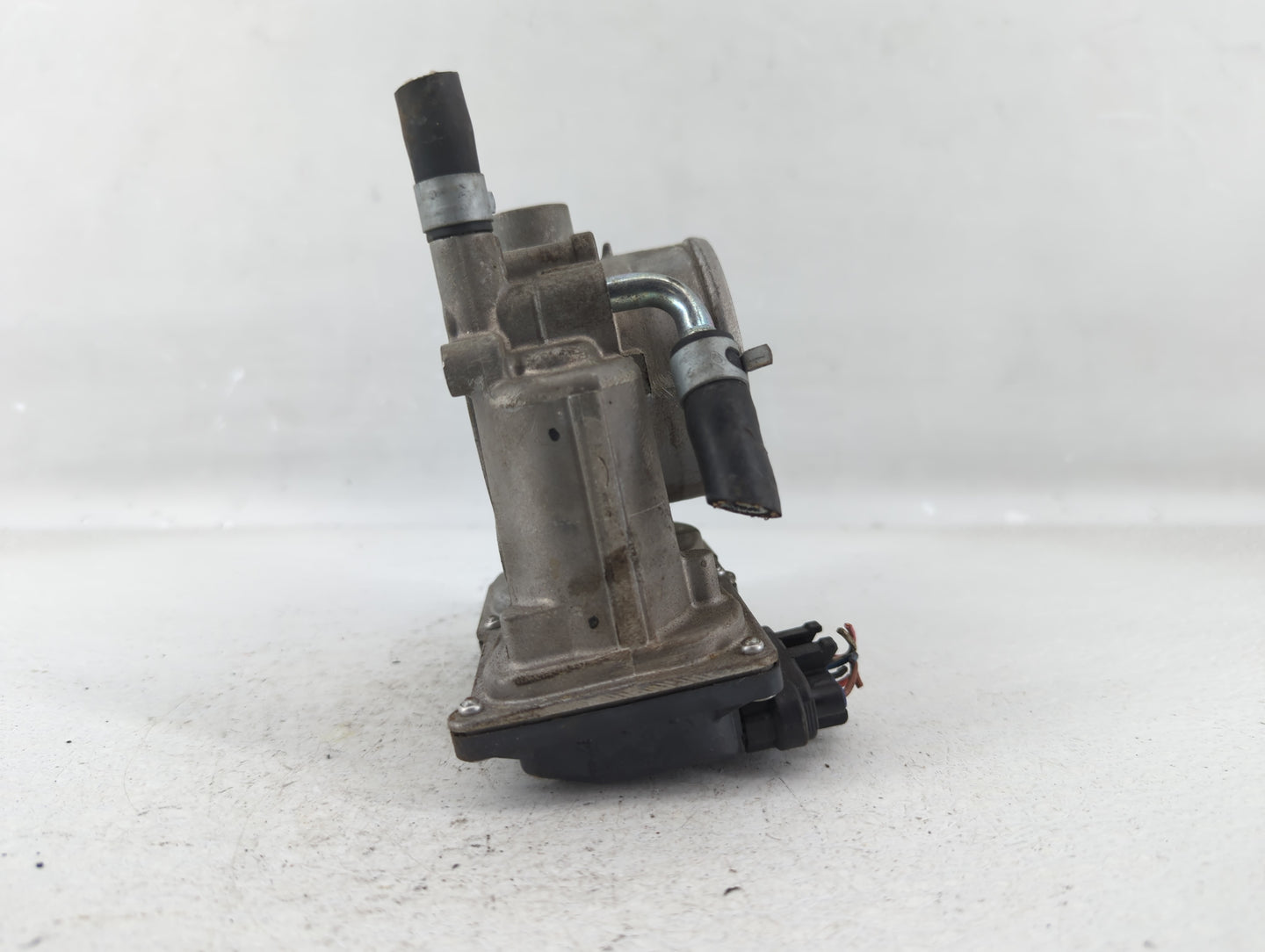 2013-2019 Subaru Legacy Throttle Body P/N:16112AA38A Fits Fits 2013 2014 2015 2016 2017 2018 2019 OEM Used Auto Parts - Oemu