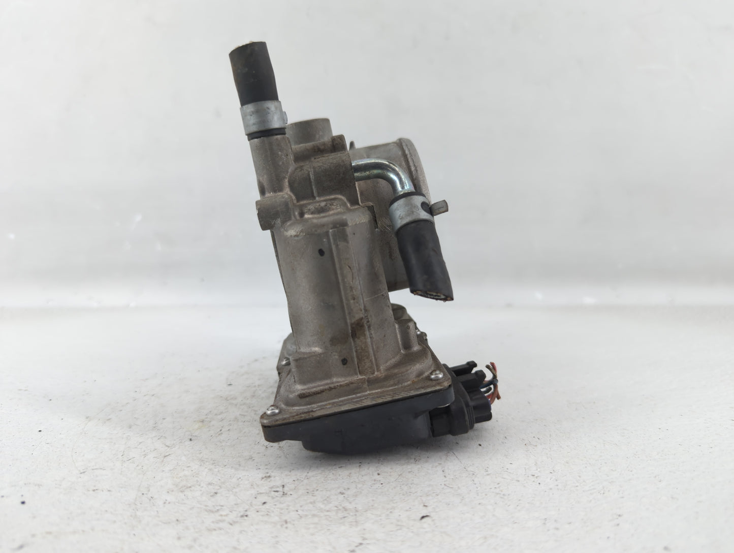 2013-2019 Subaru Legacy Throttle Body P/N:16112AA38A Fits Fits 2013 2014 2015 2016 2017 2018 2019 OEM Used Auto Parts - Oemu