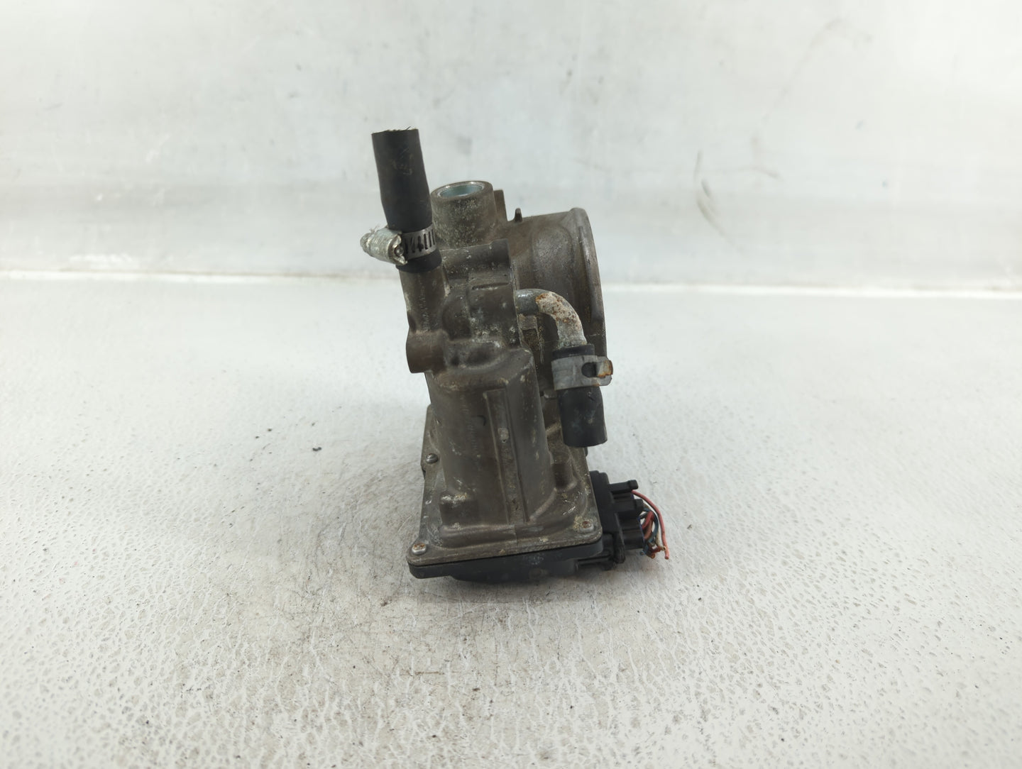 2013-2019 Subaru Legacy Throttle Body P/N:16112AA38A Fits Fits 2013 2014 2015 2016 2017 2018 2019 OEM Used Auto Parts - Oemu