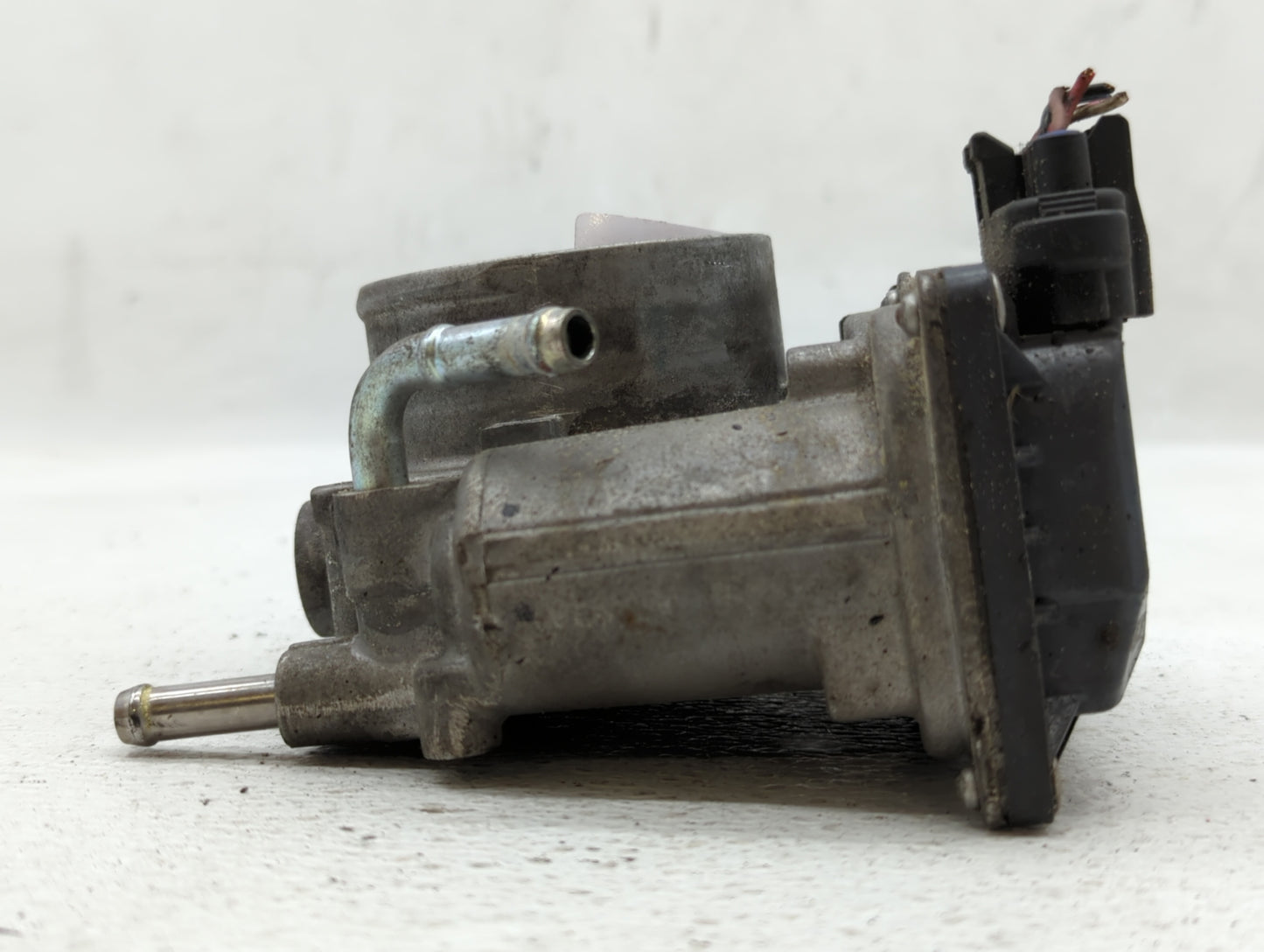 2013-2019 Subaru Legacy Throttle Body P/N:16112AA33A Fits Fits 2013 2014 2015 2016 2017 2018 2019 OEM Used Auto Parts - Oemu