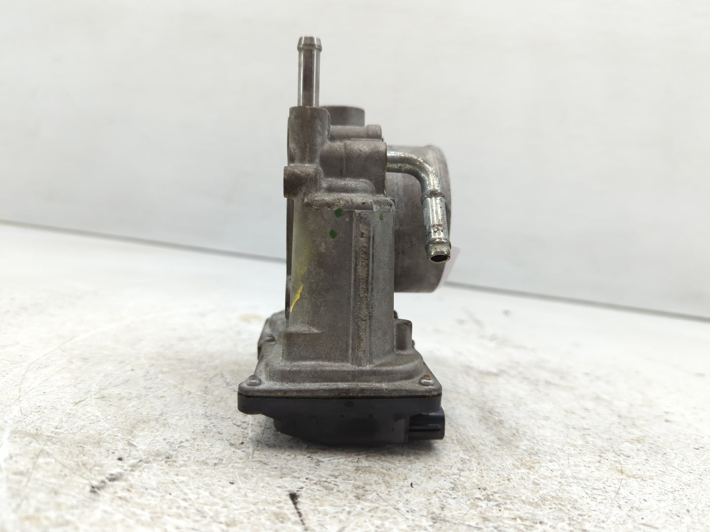 2013-2019 Subaru Legacy Throttle Body P/N:16112AA38A Fits Fits 2013 2014 2015 2016 2017 2018 2019 OEM Used Auto Parts - Oemu