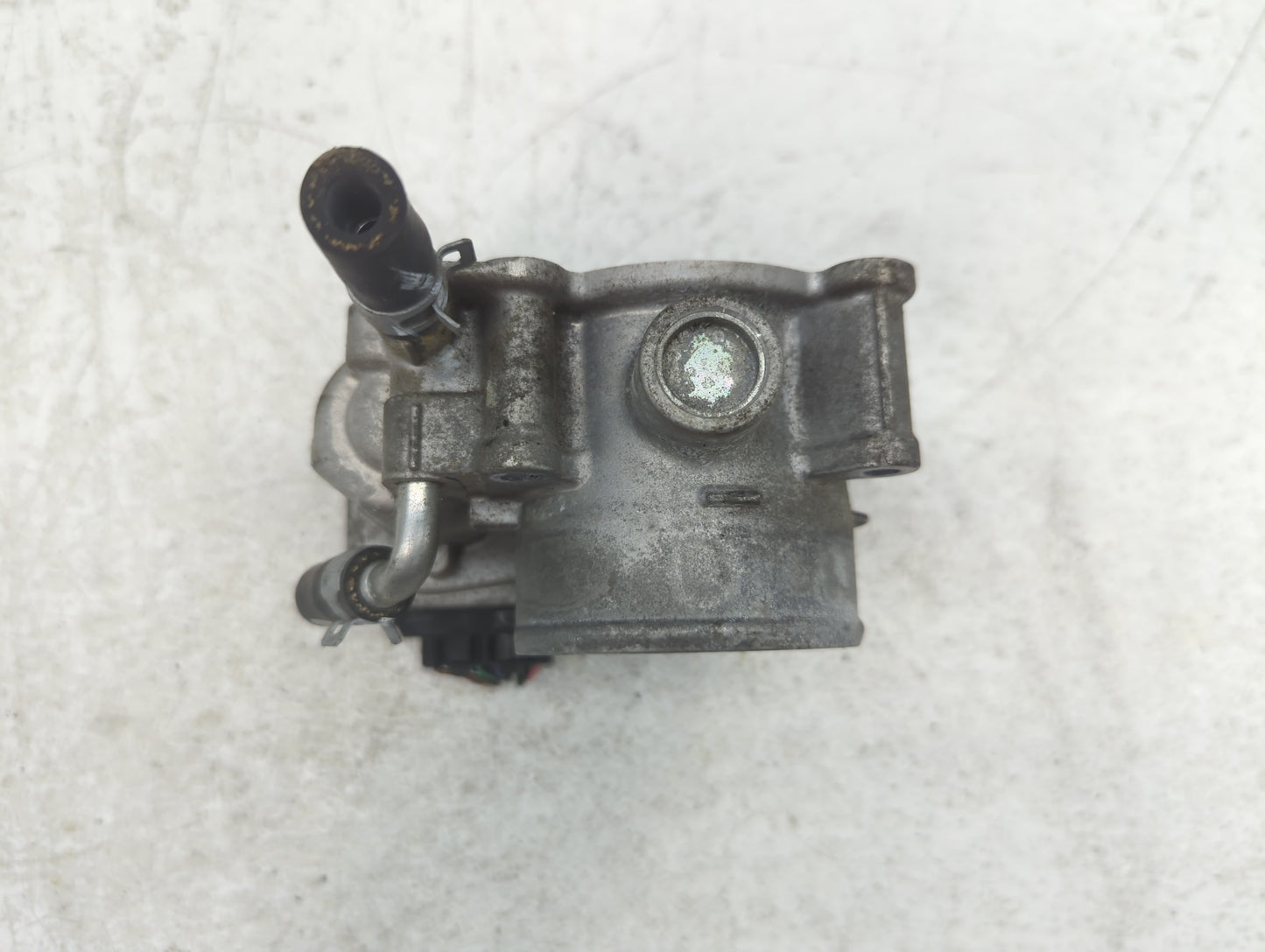 2013-2019 Subaru Legacy Throttle Body P/N:16112AA38A Fits Fits 2013 2014 2015 2016 2017 2018 2019 OEM Used Auto Parts - Oemu