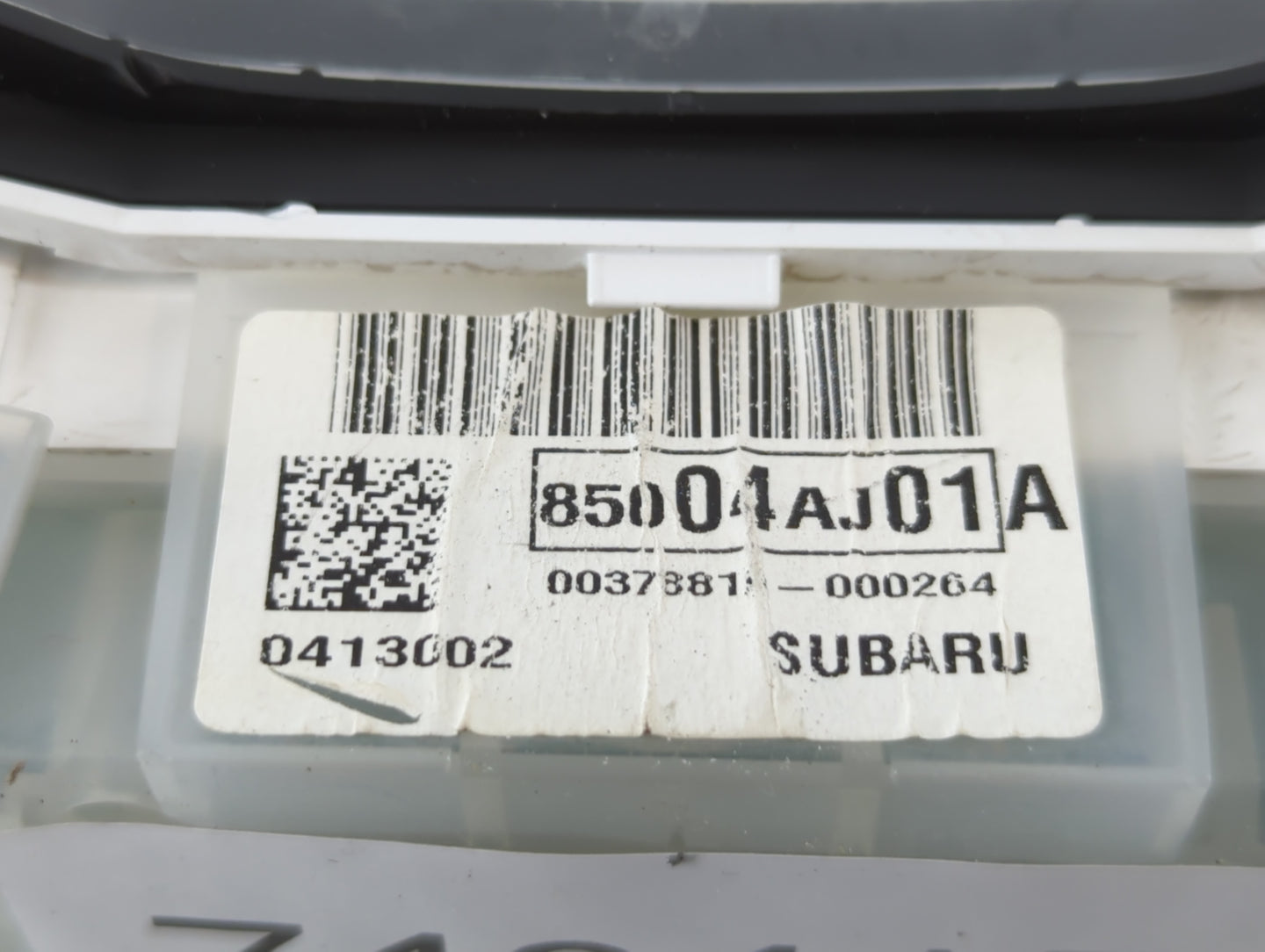 2013-2014 Subaru Legacy Instrument Cluster Speedometer Gauges P/N:0413002 85004AJ01A Fits Fits 2013 2014 OEM Used Auto Parts
