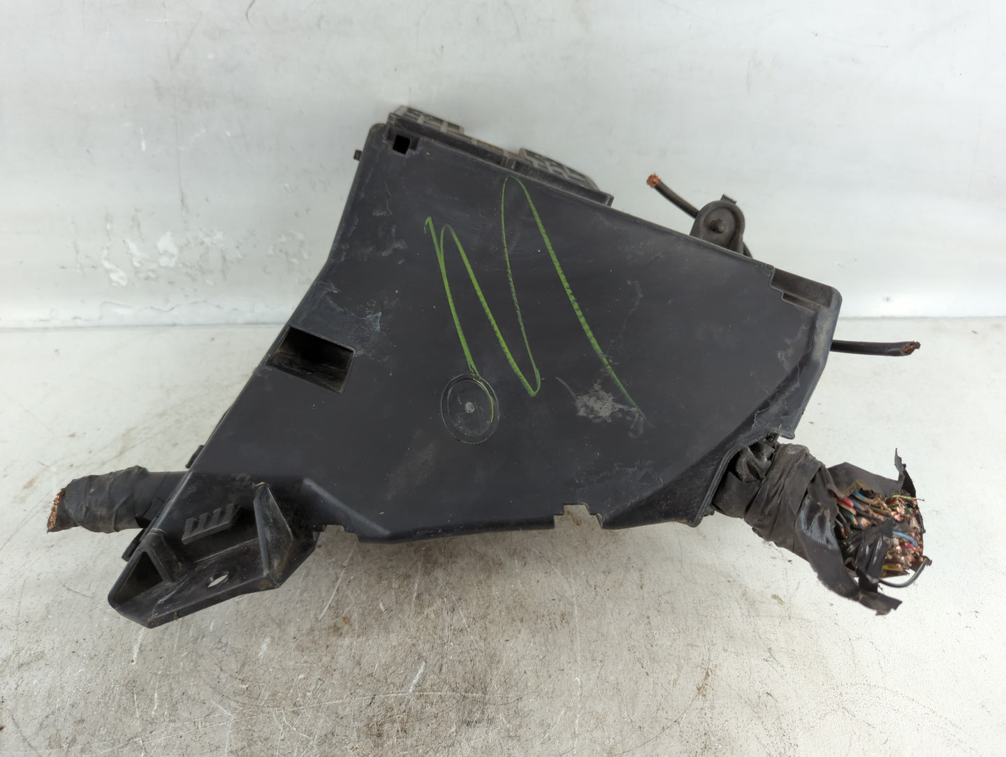 2010-2014 Subaru Legacy Fusebox Fuse Box Panel Relay Module P/N:MB503202B Fits Fits 2010 2011 2012 2013 2014 OEM Used Auto P