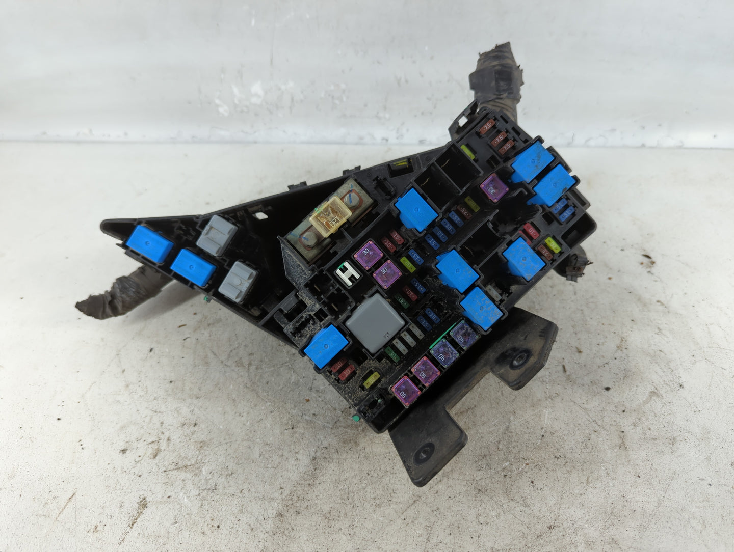 2010-2014 Subaru Legacy Fusebox Fuse Box Panel Relay Module P/N:MB702800B Fits Fits 2010 2011 2012 2013 2014 OEM Used Auto P