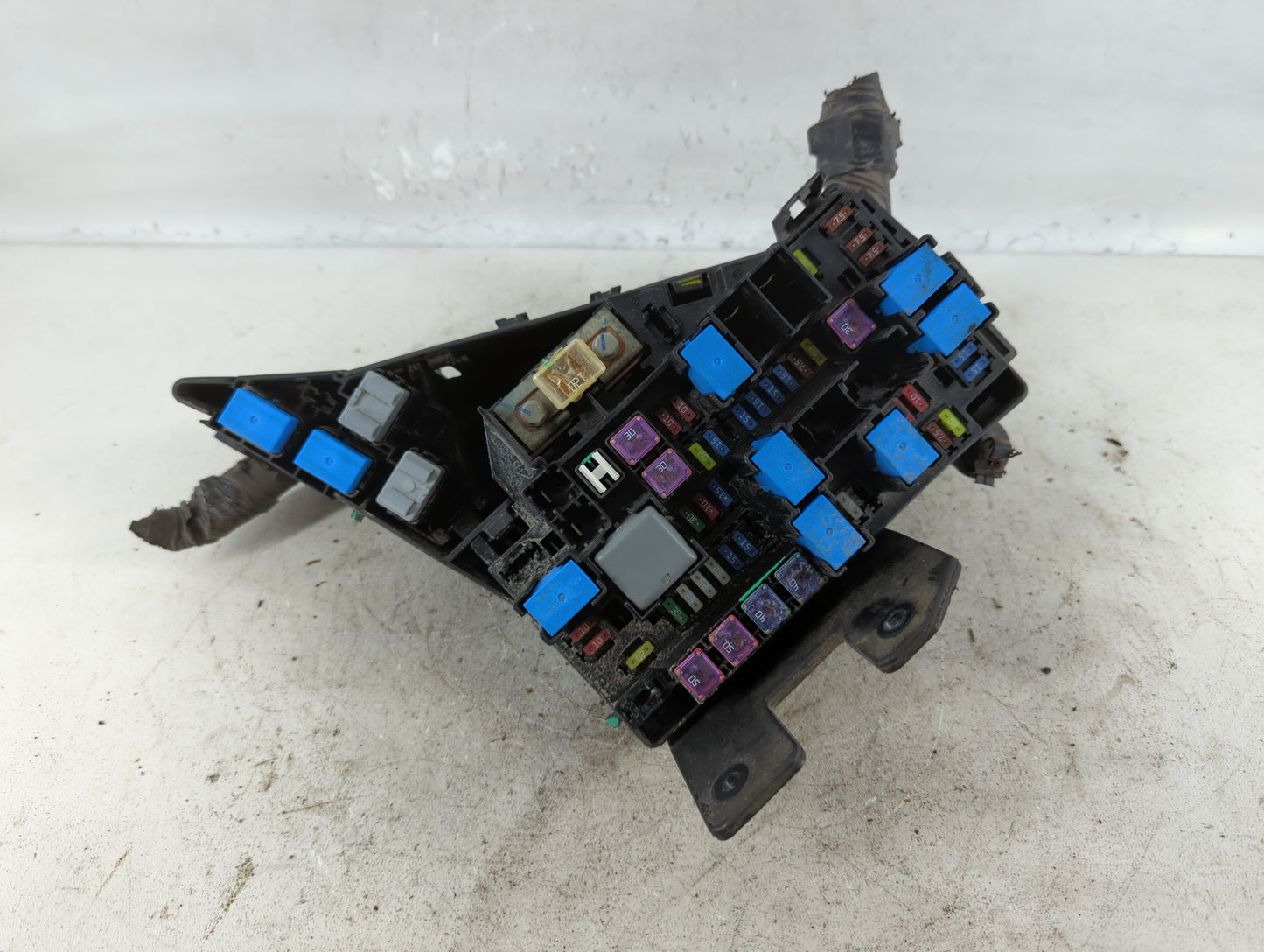 2010-2014 Subaru Legacy Fusebox Fuse Box Panel Relay Module P/N:MB702800B Fits Fits 2010 2011 2012 2013 2014 OEM Used Auto P