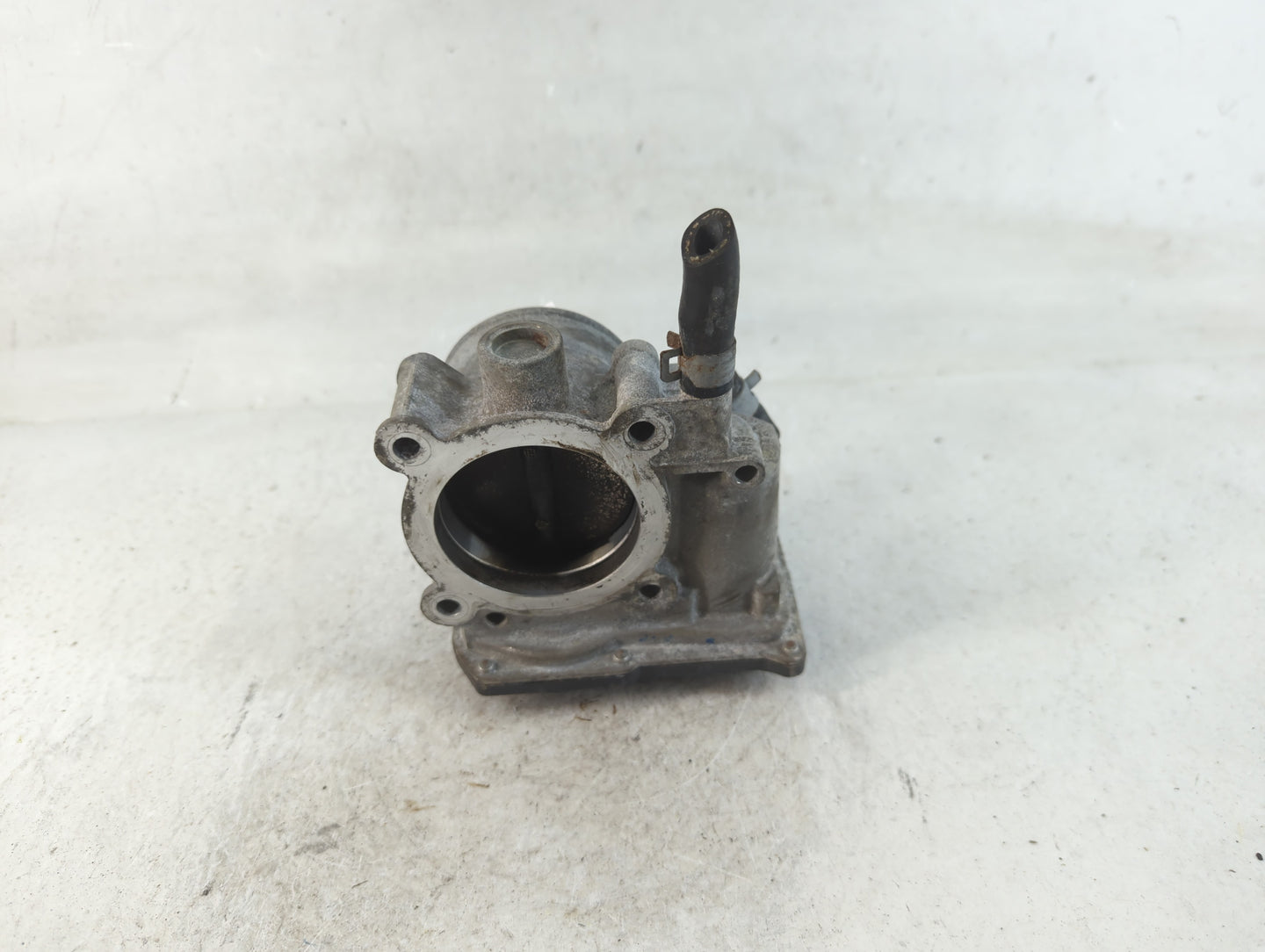 2013-2019 Subaru Legacy Throttle Body P/N:16112AA38A Fits Fits 2013 2014 2015 2016 2017 2018 2019 OEM Used Auto Parts - Oemu