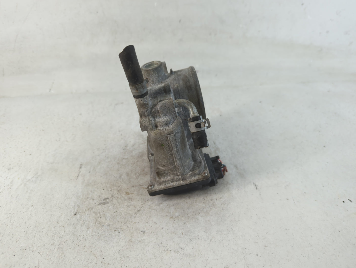 2013-2019 Subaru Legacy Throttle Body P/N:16112AA38A Fits Fits 2013 2014 2015 2016 2017 2018 2019 OEM Used Auto Parts - Oemu