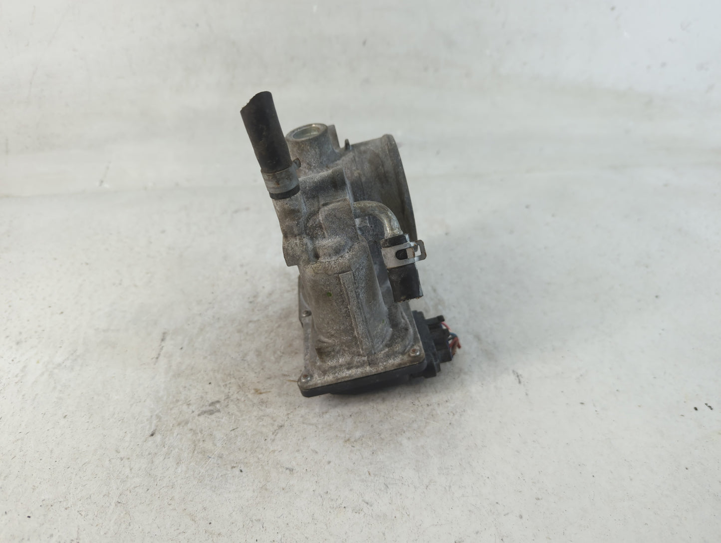 2013-2019 Subaru Legacy Throttle Body P/N:16112AA38A Fits Fits 2013 2014 2015 2016 2017 2018 2019 OEM Used Auto Parts - Oemu