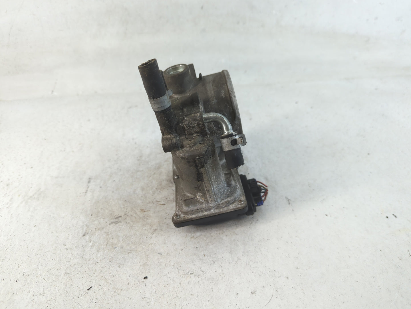 2013-2019 Subaru Legacy Throttle Body P/N:16112AA38A Fits Fits 2013 2014 2015 2016 2017 2018 2019 OEM Used Auto Parts - Oemu