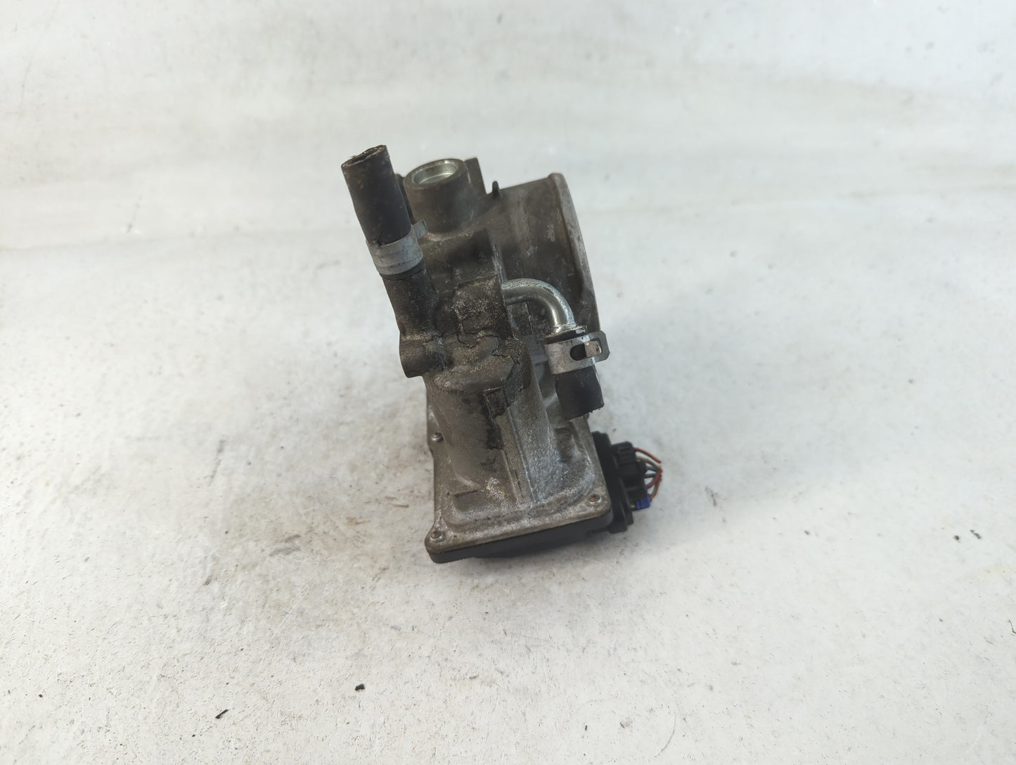 2013-2019 Subaru Legacy Throttle Body P/N:16112AA38A Fits Fits 2013 2014 2015 2016 2017 2018 2019 OEM Used Auto Parts - Oemu