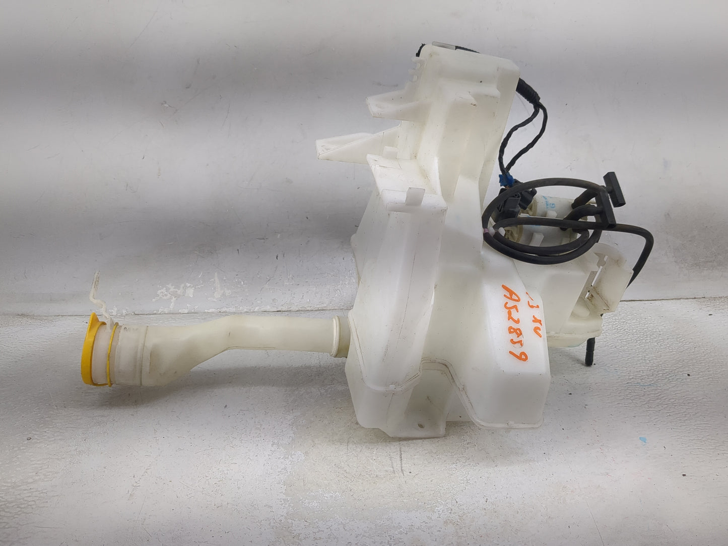 Subaru Xv Windshield Washer Fluid Reservoir Bottle Oem 1474017 - Oemusedautoparts1.com