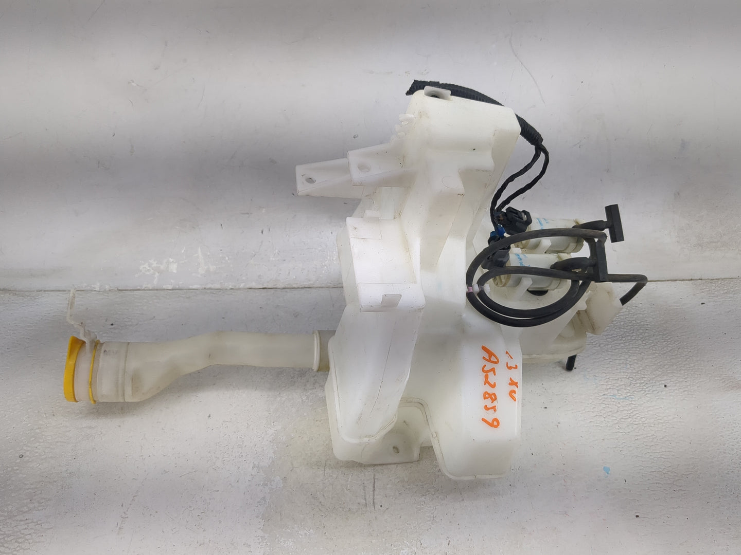 Subaru Xv Windshield Washer Fluid Reservoir Bottle Oem 1474017 - Oemusedautoparts1.com