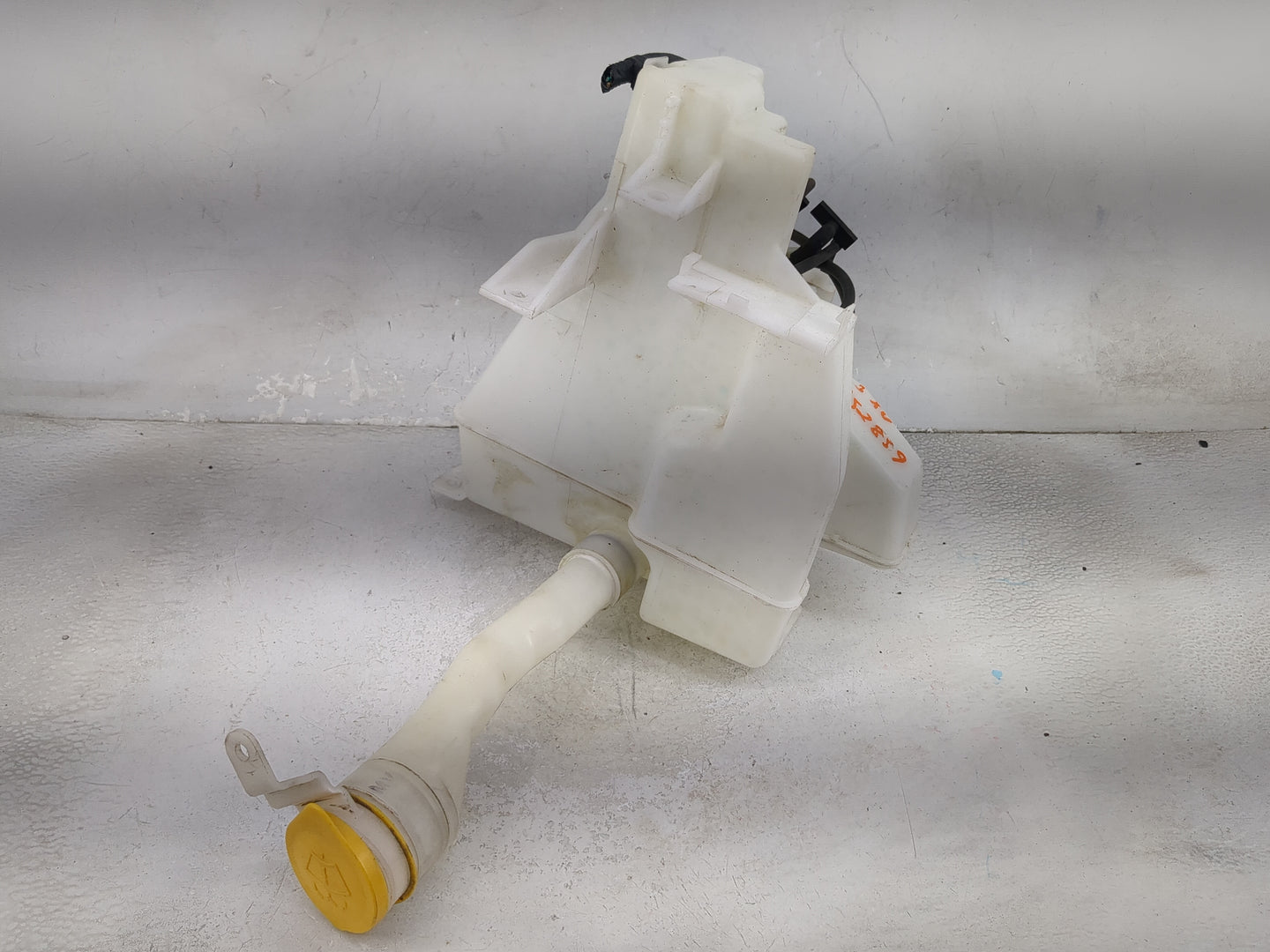 Subaru Xv Windshield Washer Fluid Reservoir Bottle Oem 1474017 - Oemusedautoparts1.com