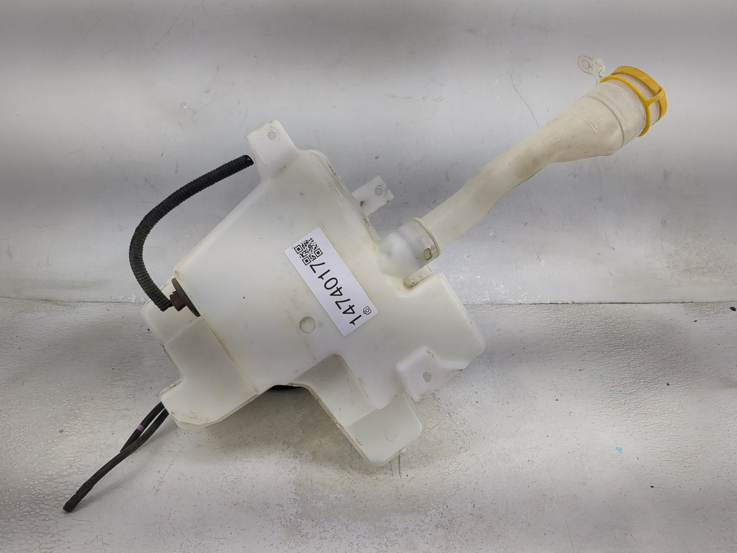 Subaru Xv Windshield Washer Fluid Reservoir Bottle Oem 1474017 - Oemusedautoparts1.com