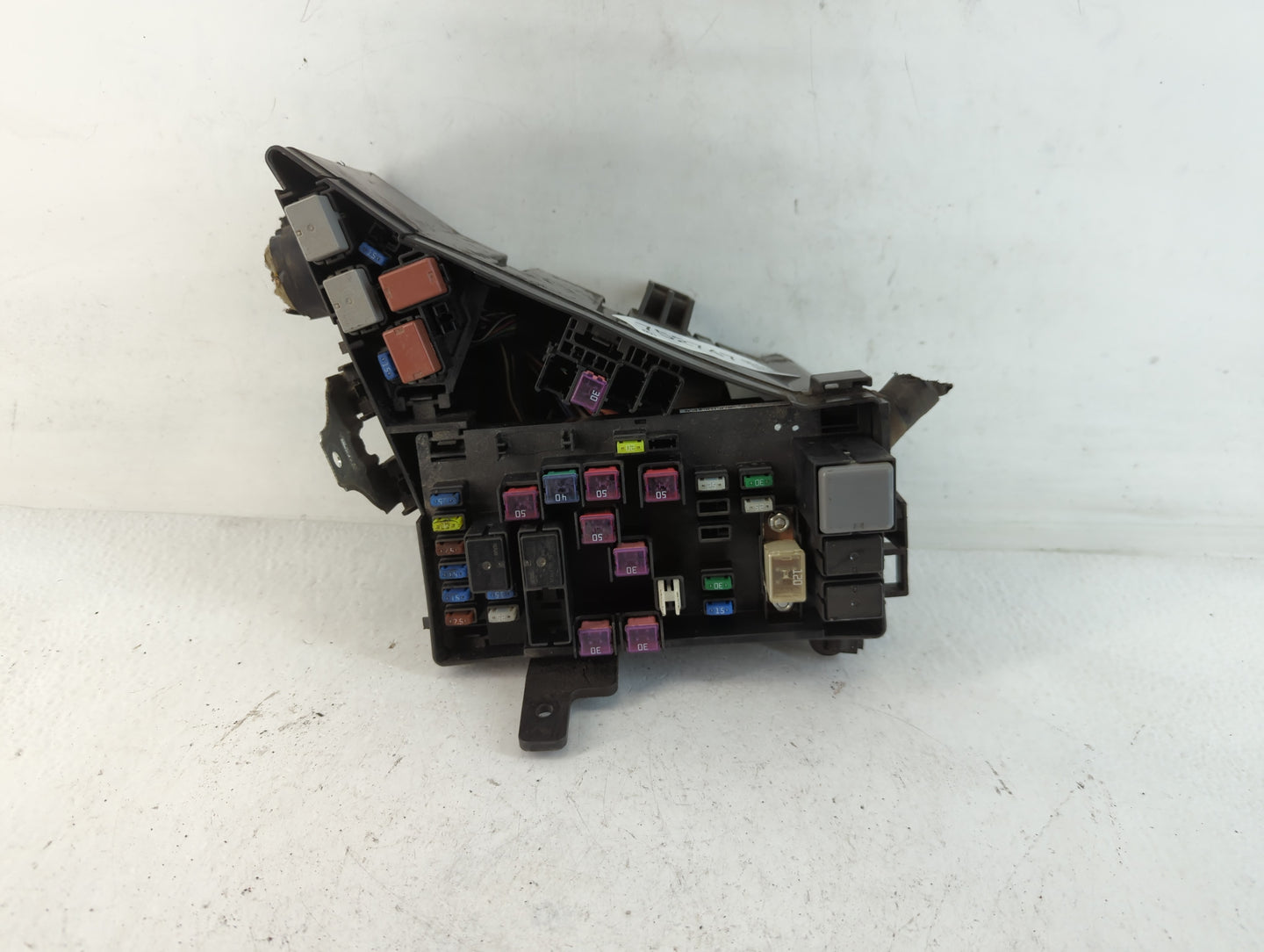 2013-2014 Subaru Xv Fusebox Fuse Box Panel Relay Module P/N:MB100200B Fits Fits 2012 2013 2014 OEM Used Auto Parts - Oemused