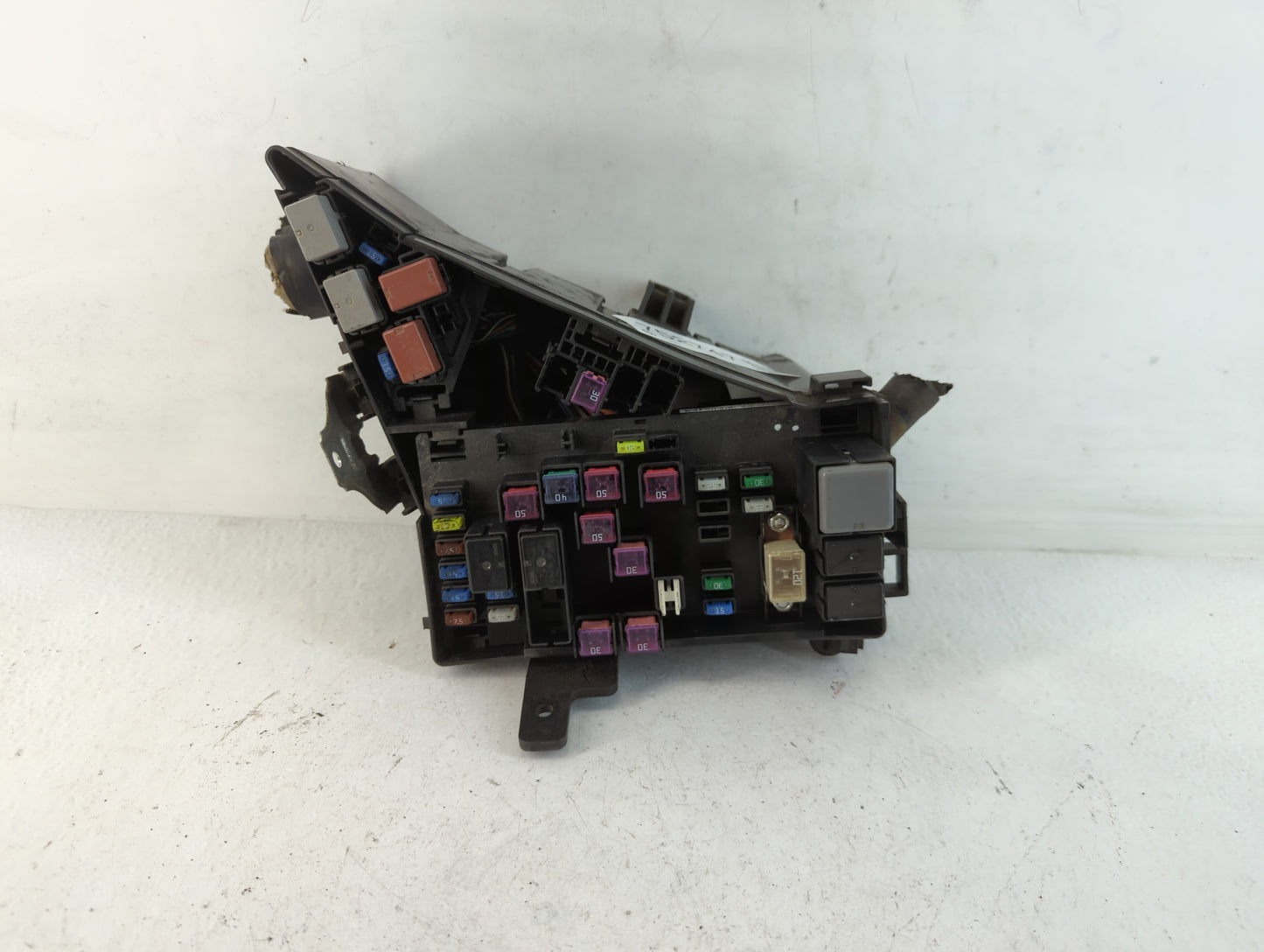 2013-2014 Subaru Xv Fusebox Fuse Box Panel Relay Module P/N:MB100200B Fits Fits 2012 2013 2014 OEM Used Auto Parts - Oemused