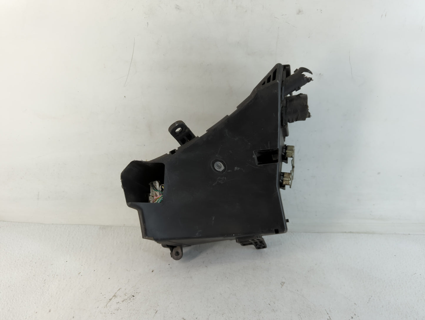 2013-2014 Subaru Xv Fusebox Fuse Box Panel Relay Module P/N:MB100200B Fits Fits 2012 2013 2014 OEM Used Auto Parts - Oemused