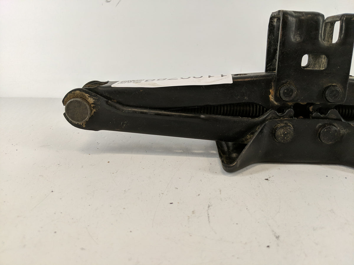 2013 Toyota Camry Spare Scissor Car Jack 1100788 - Oemusedautoparts1.com