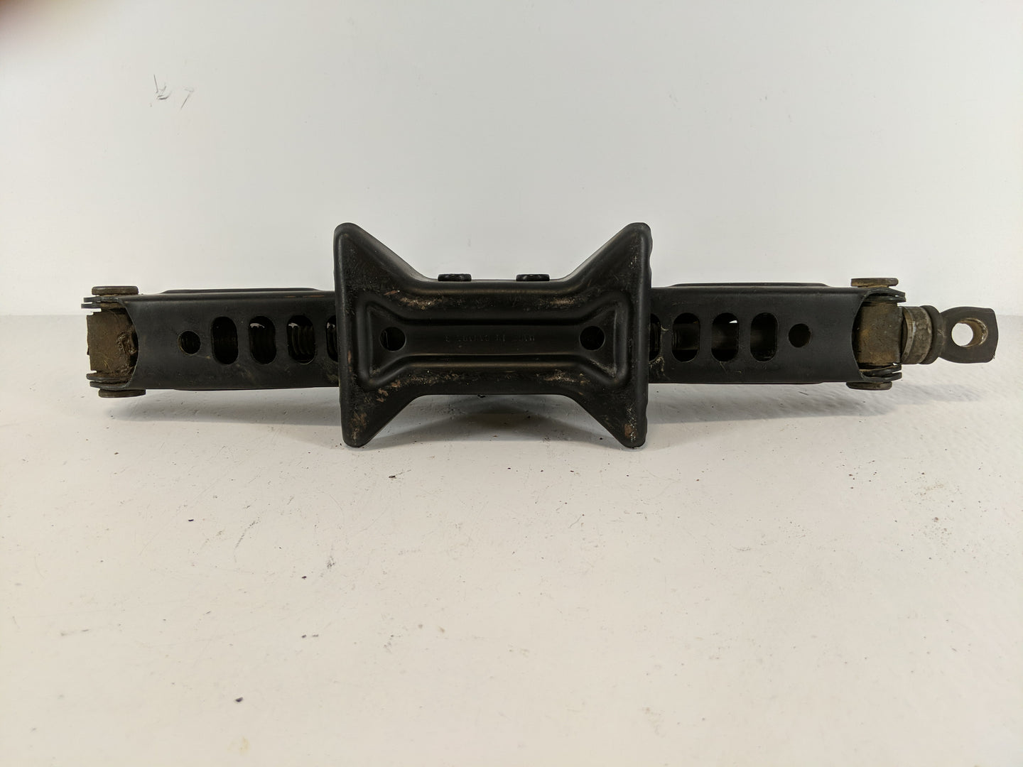 2013 Toyota Camry Spare Scissor Car Jack 1100788 - Oemusedautoparts1.com