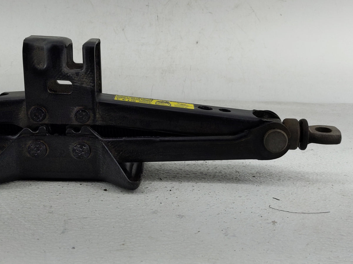 2013 Toyota Camry Spare Scissor Car Jack 1241641 - Oemusedautoparts1.com
