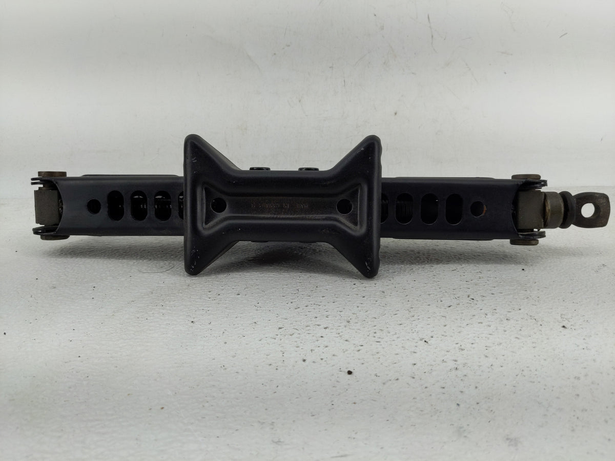 2013 Toyota Camry Spare Scissor Car Jack 1241641 - Oemusedautoparts1.com