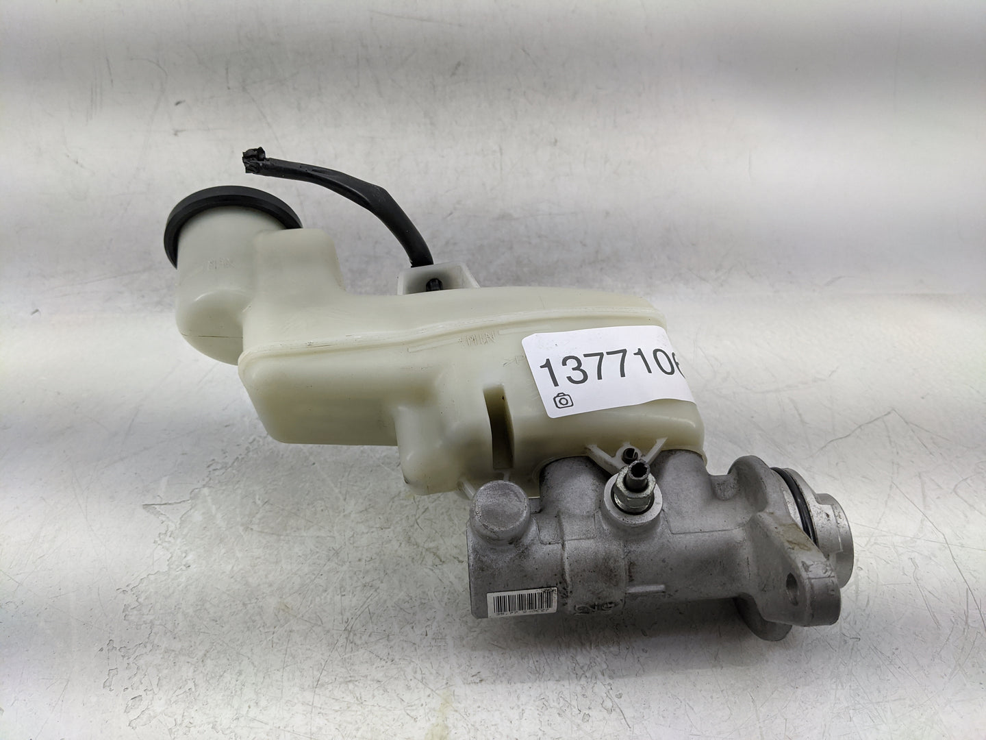 2013-2013 Toyota Camry Brake Master Cylinder - Oemusedautoparts1.com