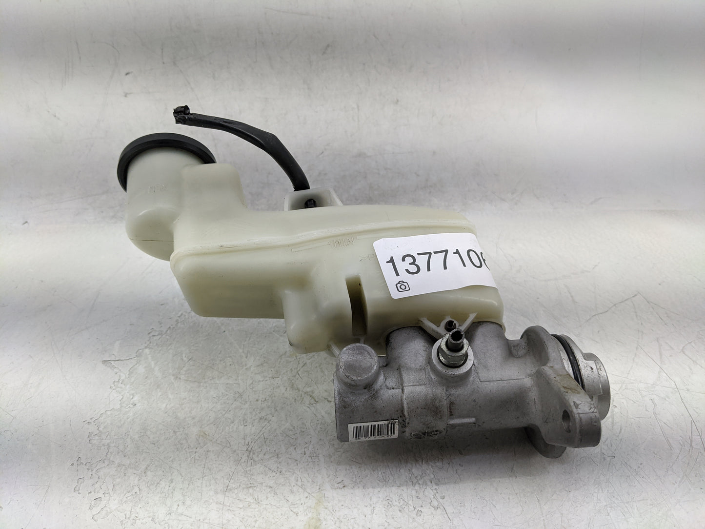 2013-2013 Toyota Camry Brake Master Cylinder - Oemusedautoparts1.com