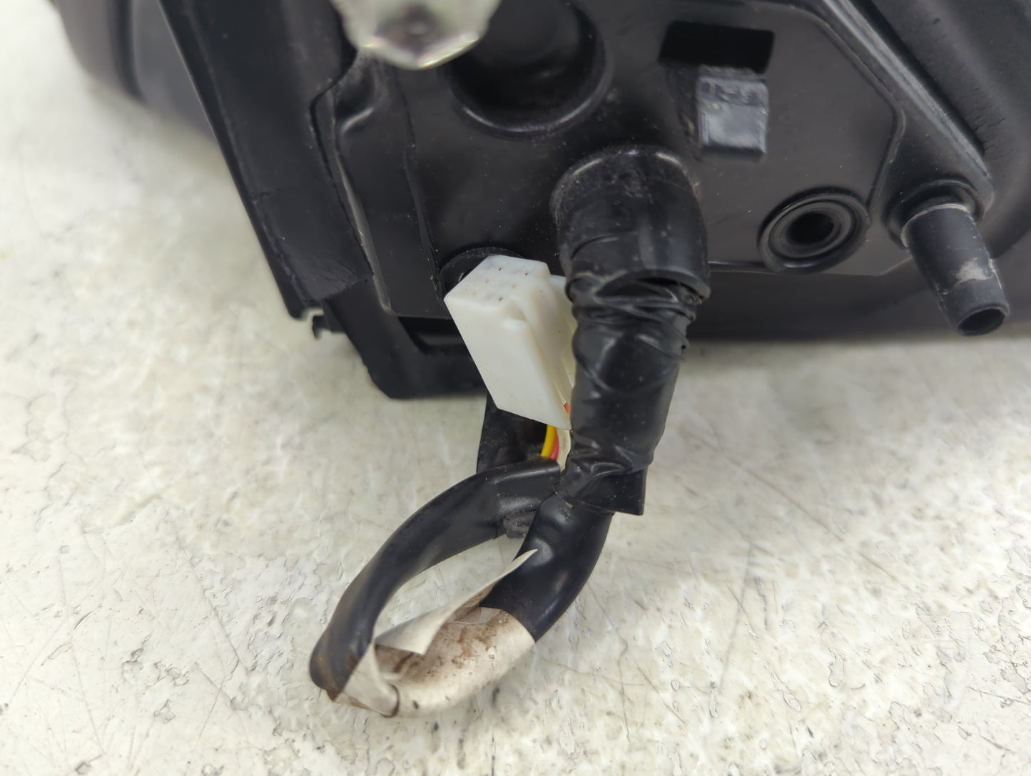2012-2014 Toyota Camry Driver Side View Mirror - Left Door Mirror OEM Used - Oemusedautoparts1.com